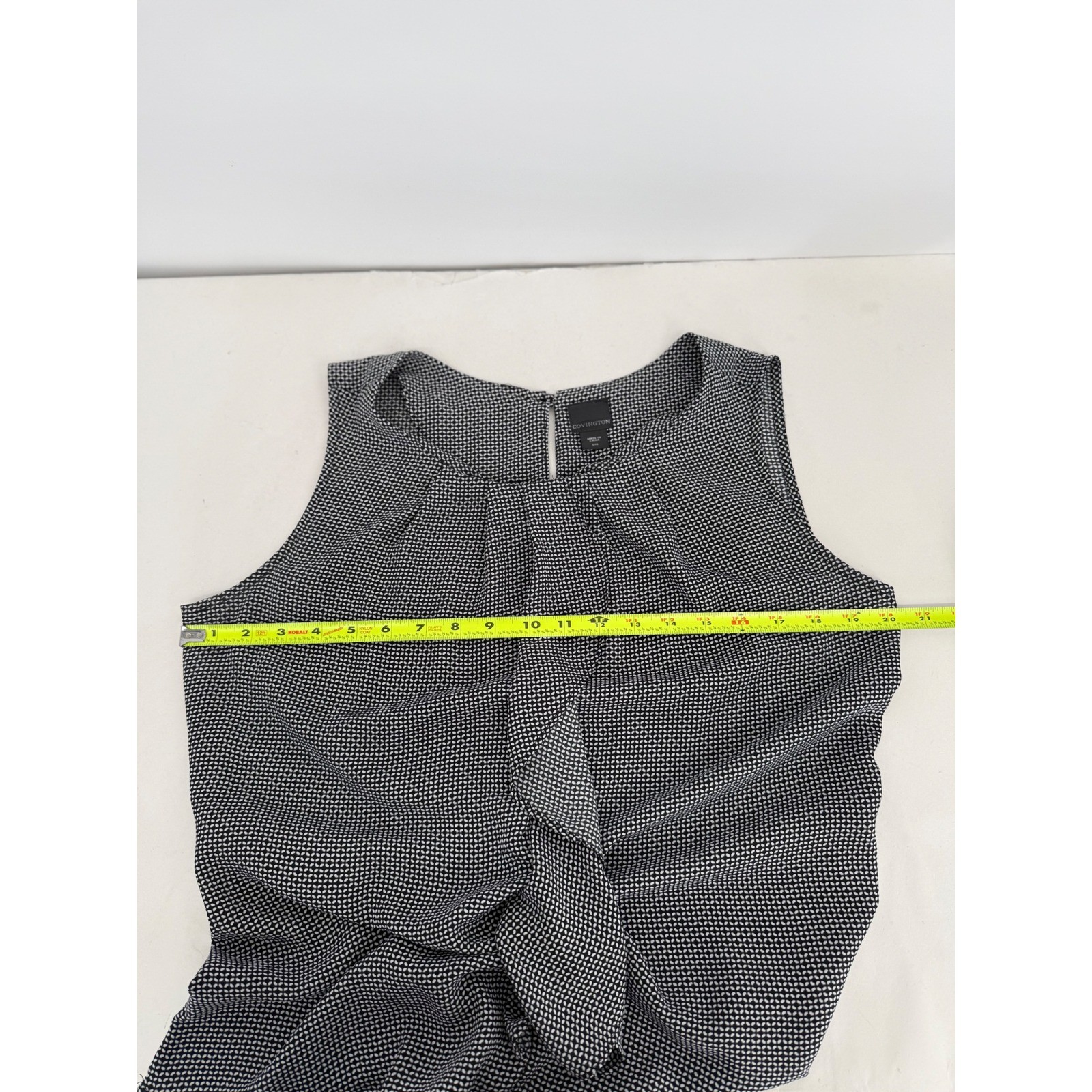 Covington Womens Black White Geometric Ruffle Front Sleeveless Blouse Sz L