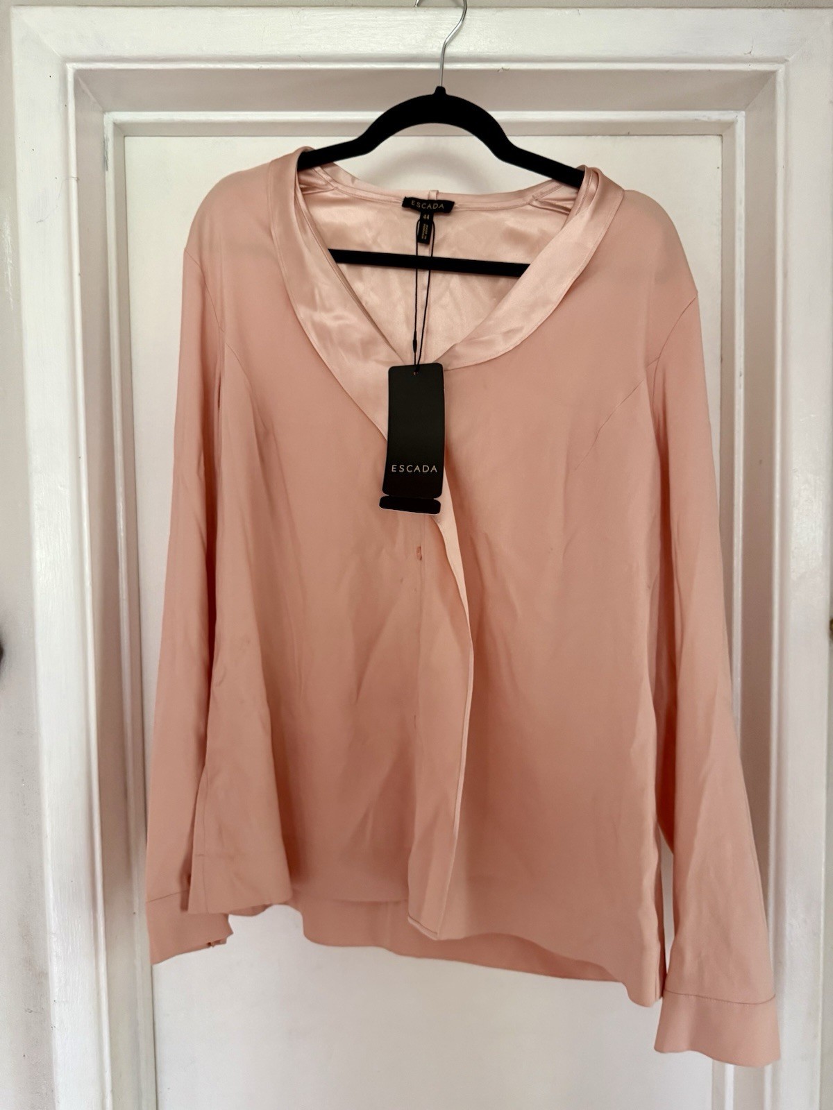 Escada 100% Silk Satin Blush Pink Long Sleeve Blouse Size 44 Button Collared