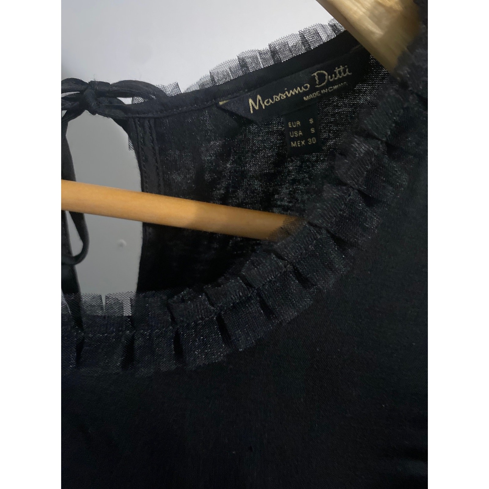 Massimo Dutti cropped top women’s size S black ruffle