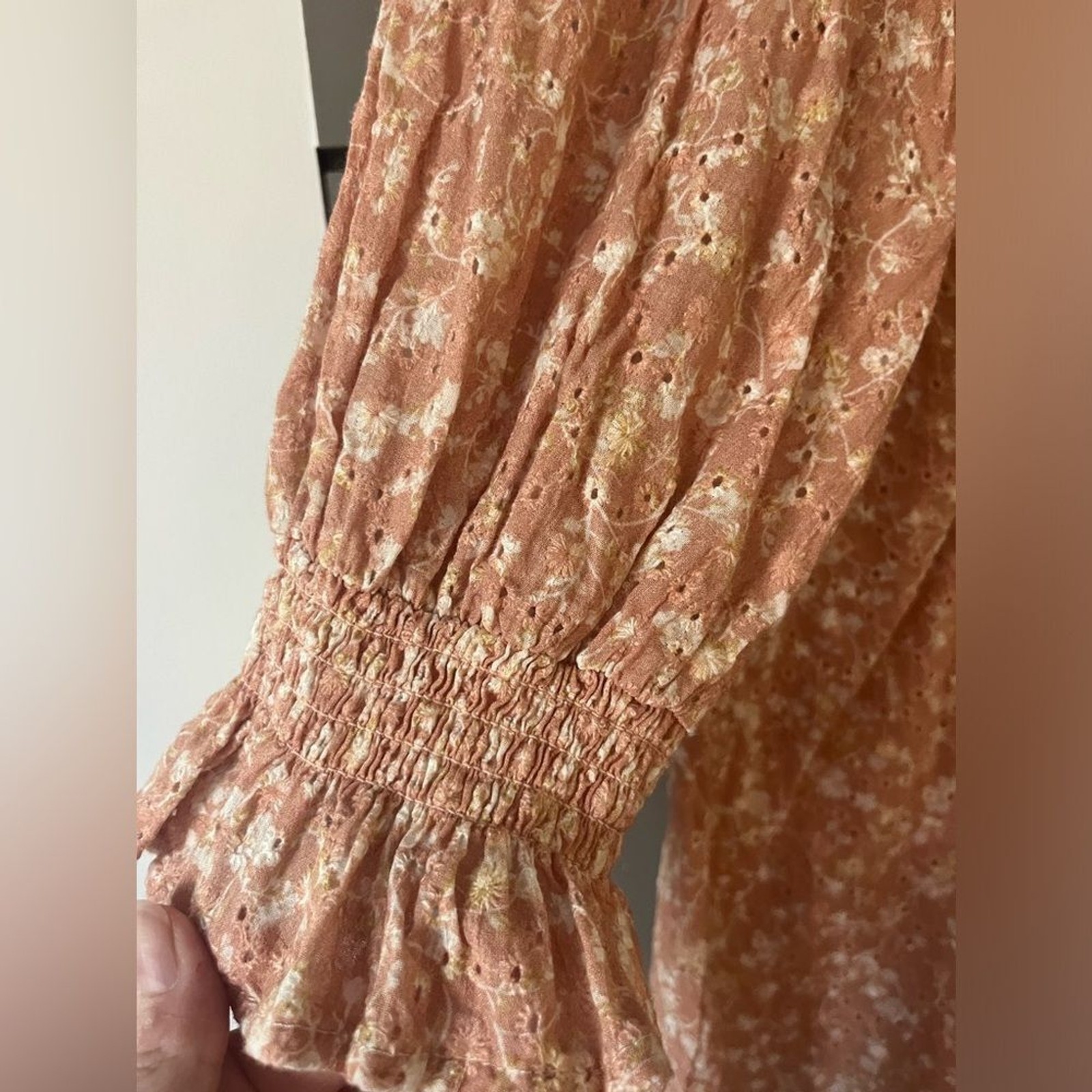 AURA size‎ small eyelet spring apricot floral and lace 3/4 puff sleeve top EUC