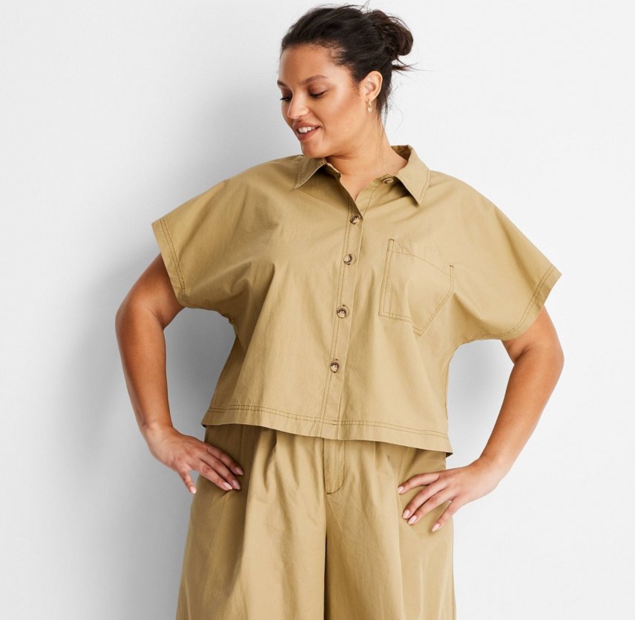 NWT~ Future collective sz M Short Sleeve Khaki Button up Loose Shirt at hip AQ65