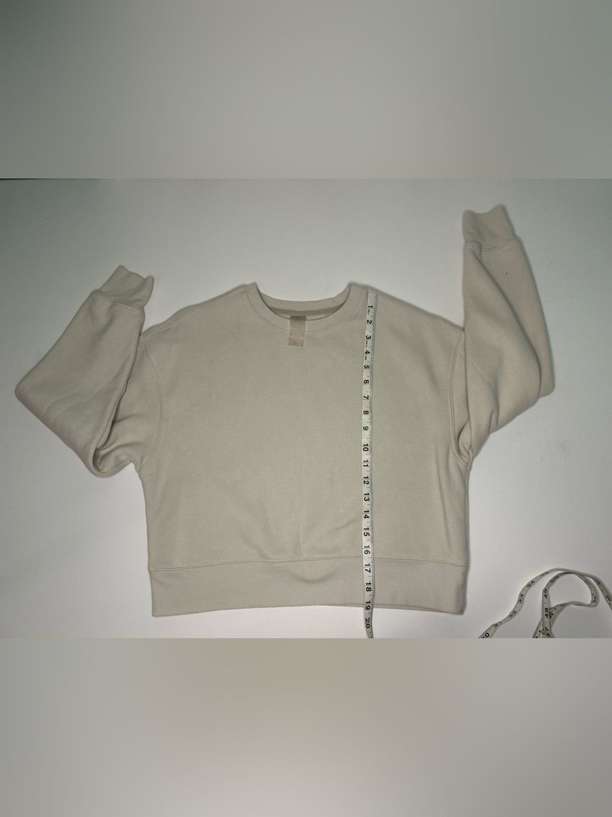 Harmony Balance Cream Cropped Sweatshirt crewneck