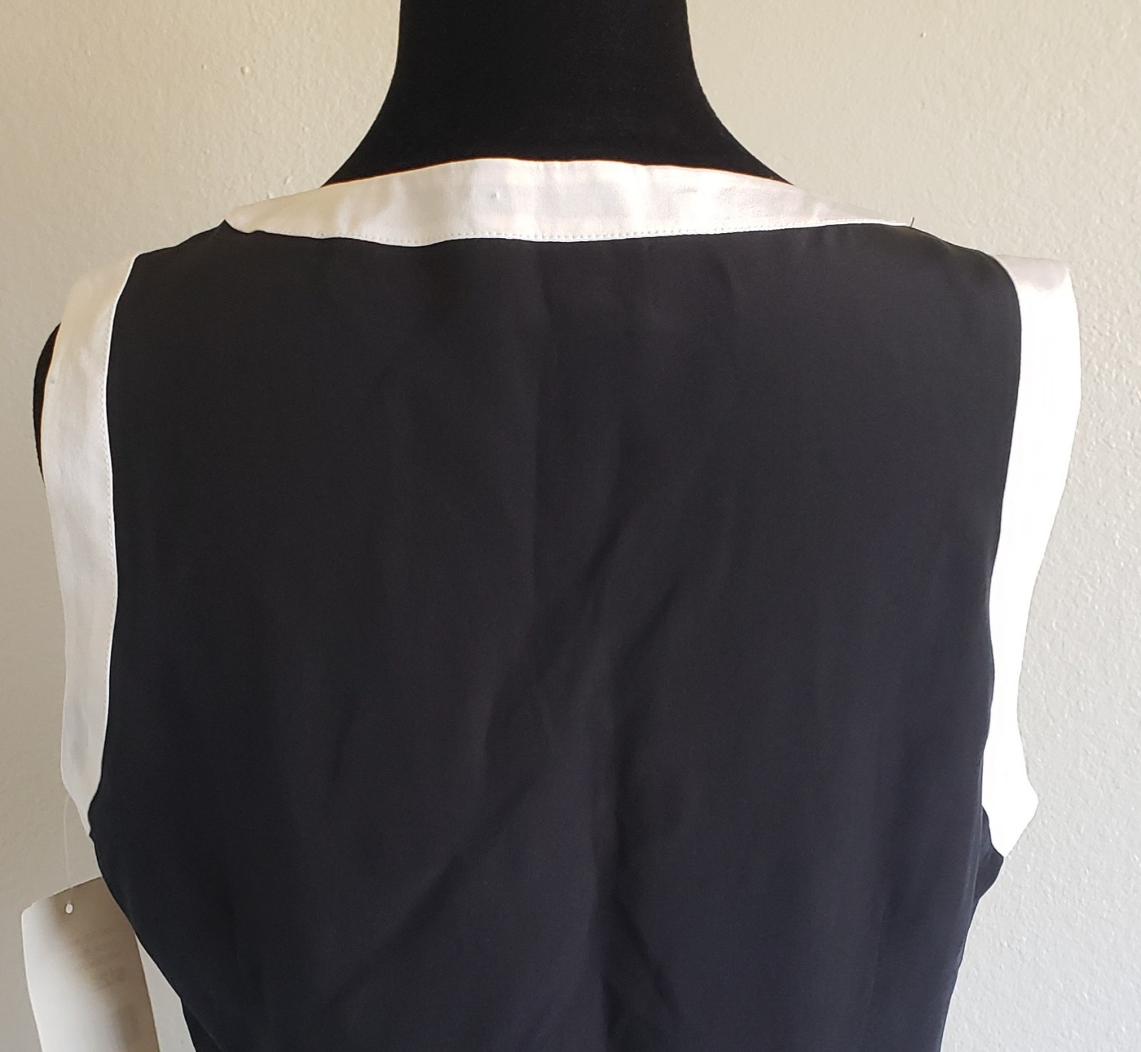 New ECI New York 100% Silk Blouse Sleeveless Black White Size 8 Petite NWT