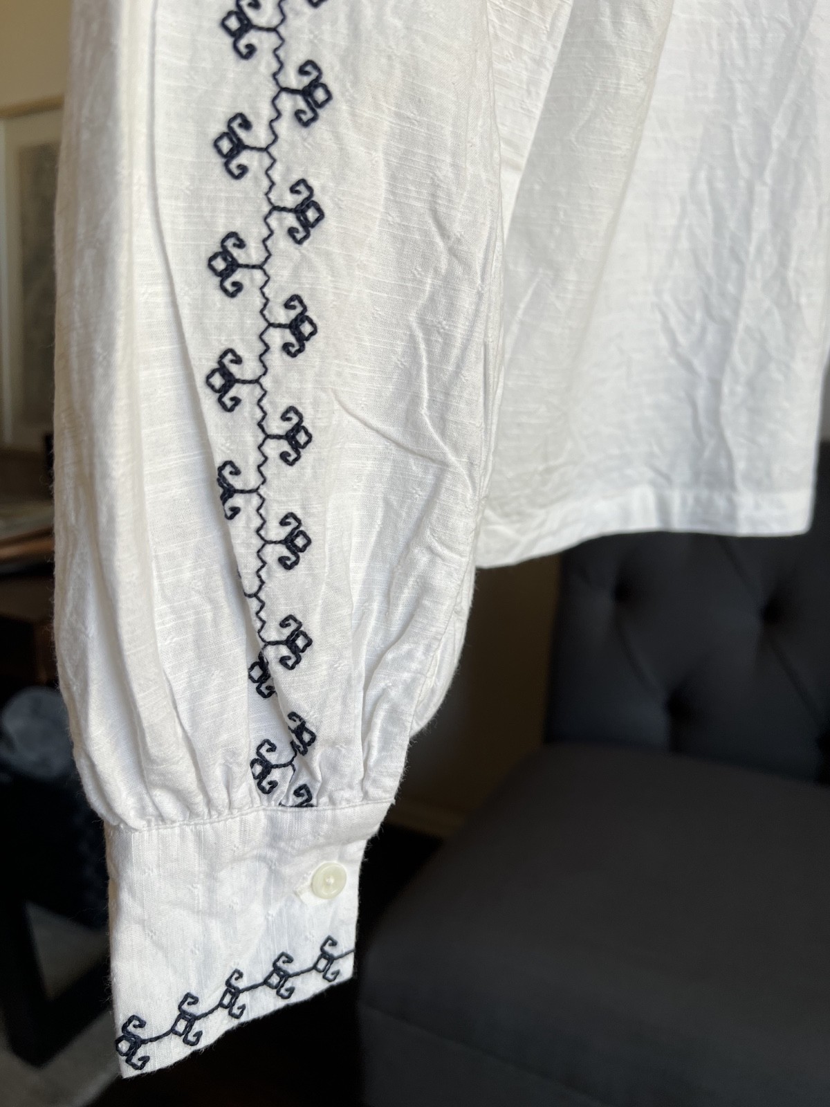 Treasure & Bond V-Neck Embroidered Top Size XS