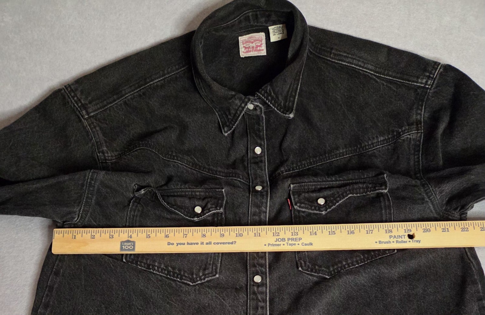 LEVI Strauss Sz M Black Denim Pearl Snap Button Shirt Long Sleeve Women’s Vtg
