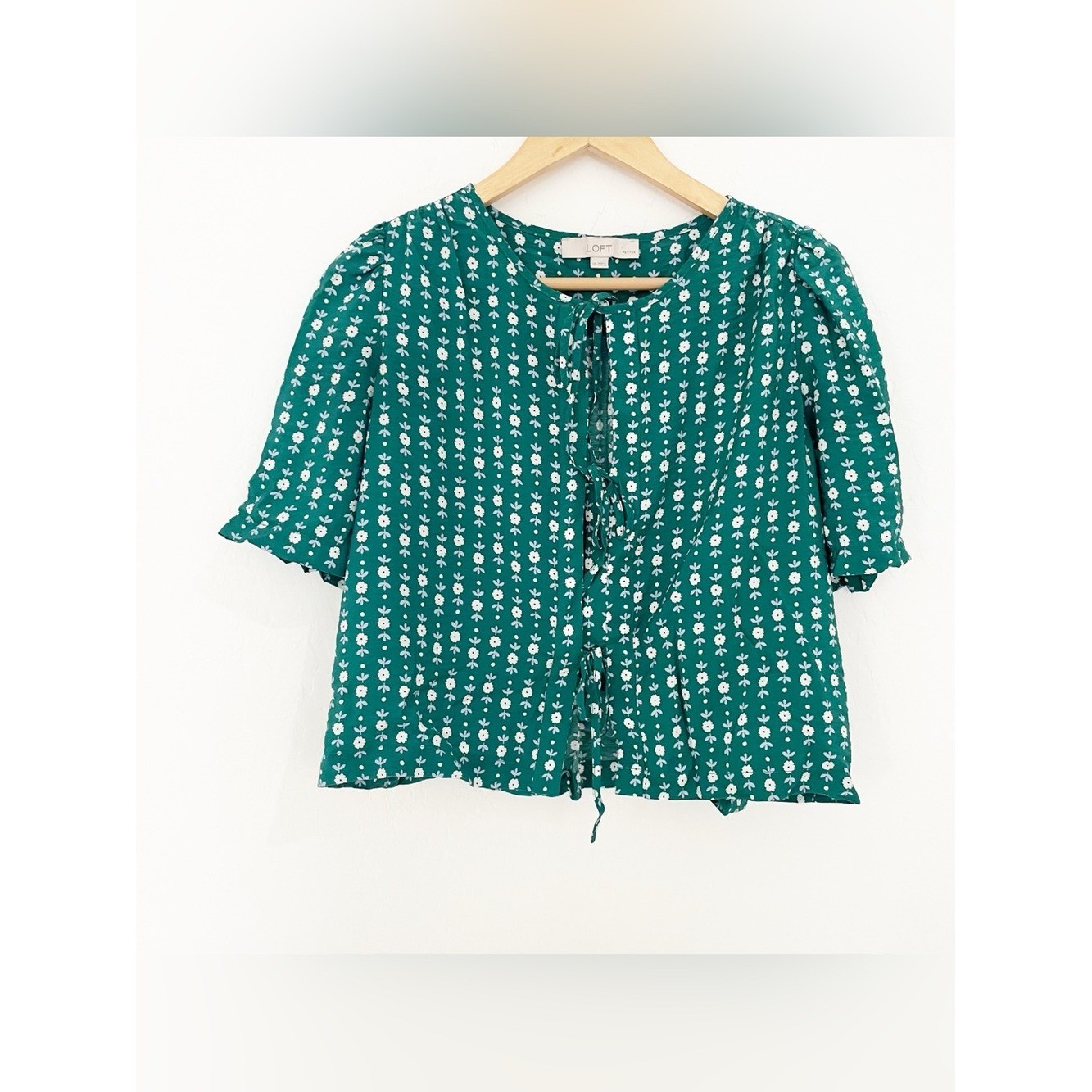 Loft green floral cropped tie front top size SP