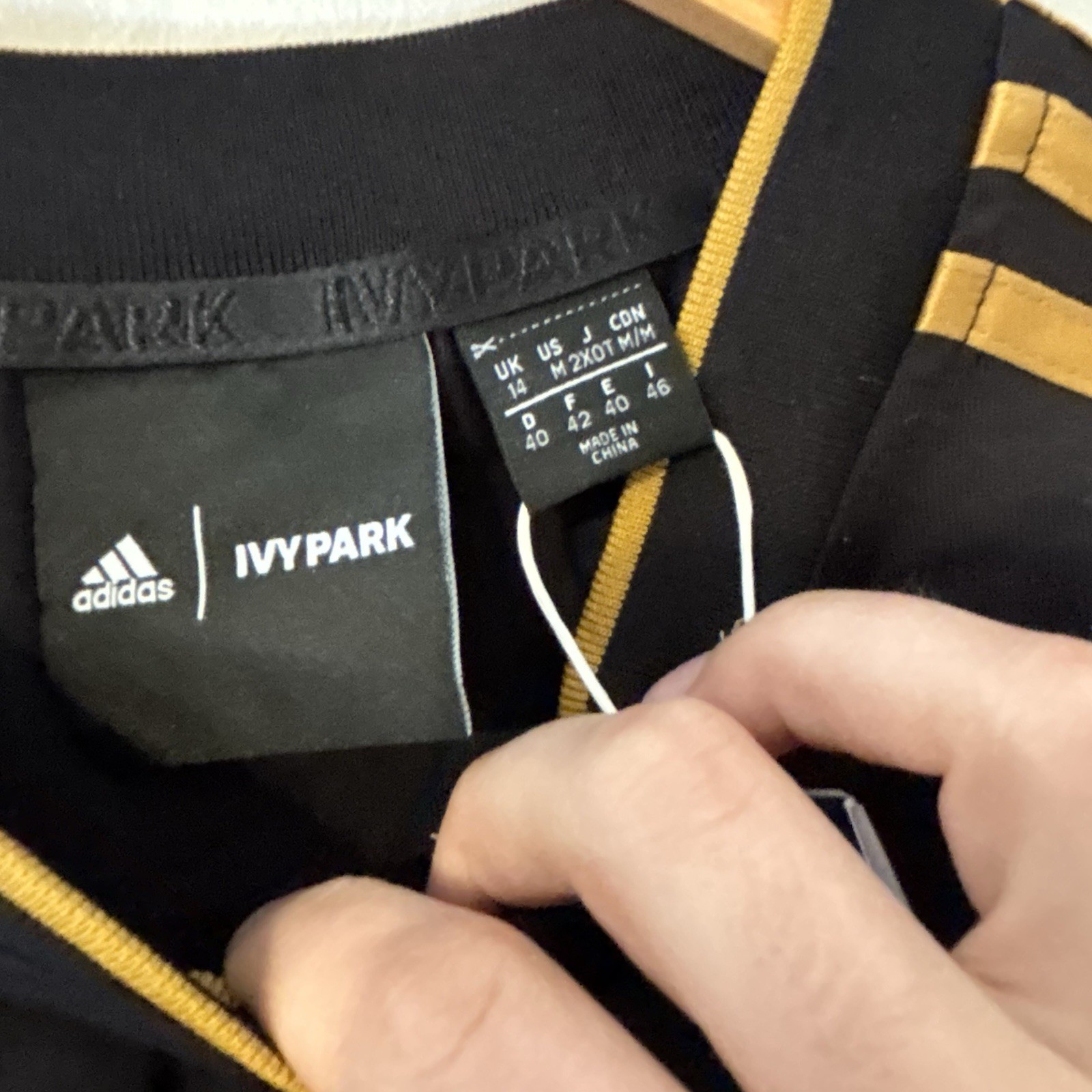 Adidas x Ivy Park Black 3-Stripe Crop Tee Shirt Medium Beyoncé Collab GR1433