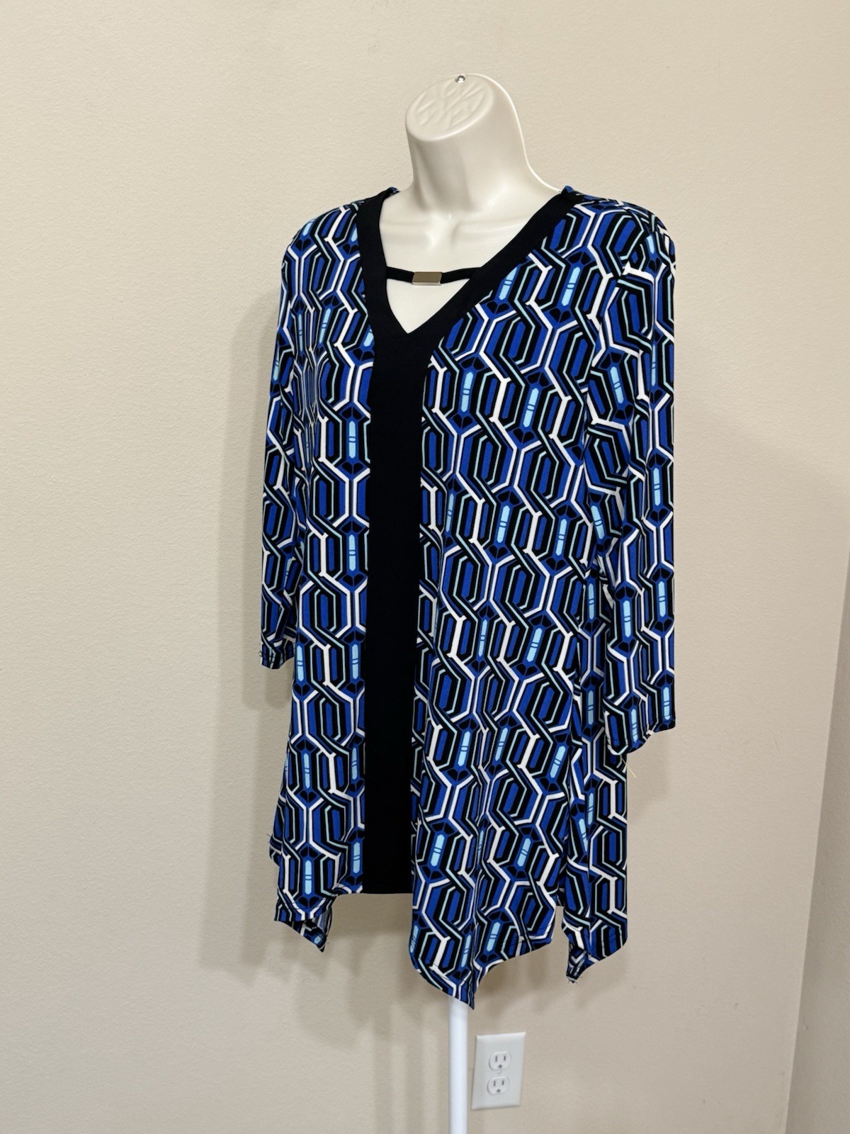 Carolyn Taylor Women’s Black & Blue Geometric Print 3/4 Sleeve Stretch Blouse M