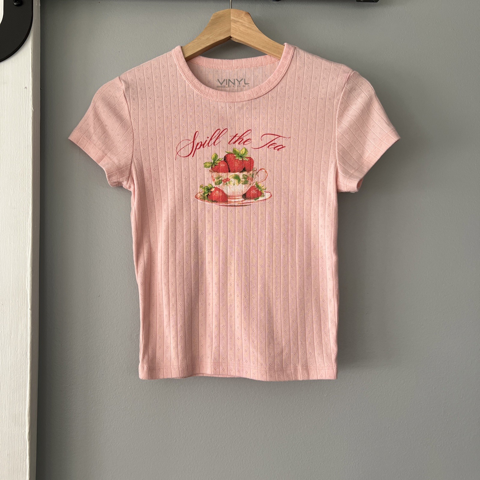 Vinyl Icons Women’s S Spill The Tea Strawberries Graphic Pink Ribbed Baby Tee