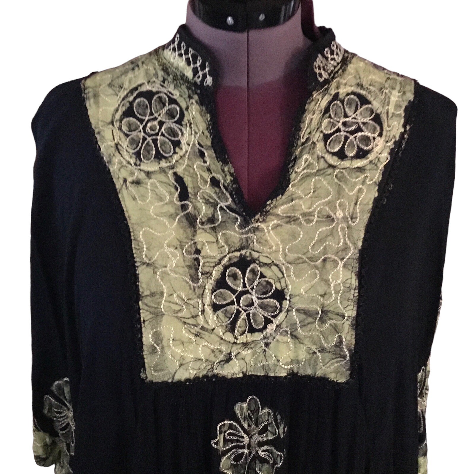 LSI Womens NWT Boho Top Shirt Black Green Embroidered One Size Poncho Seller