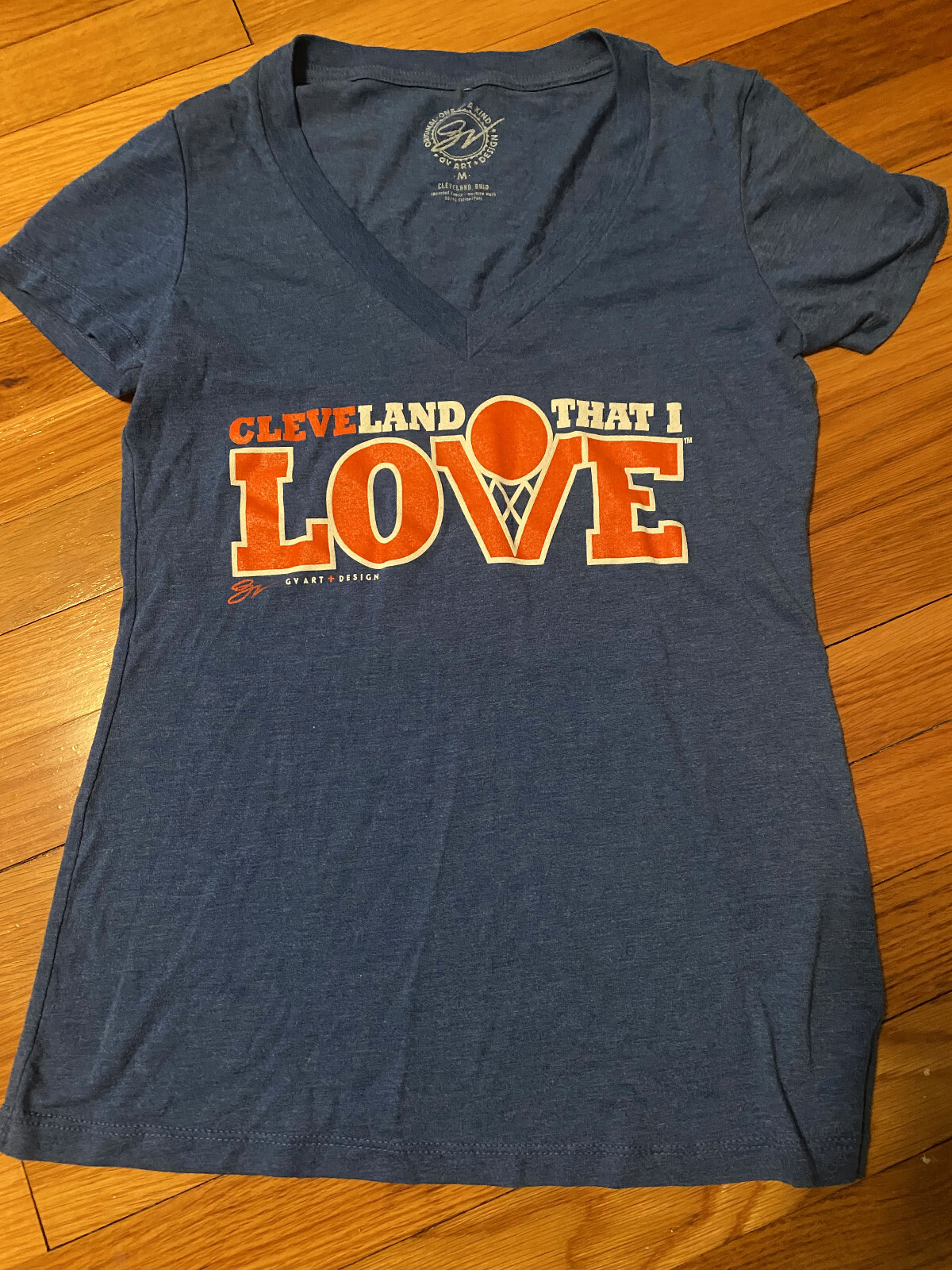 Cleveland GV Art Land That I Love Cavs Womens Shirt Size Medium Minimal Use NICE