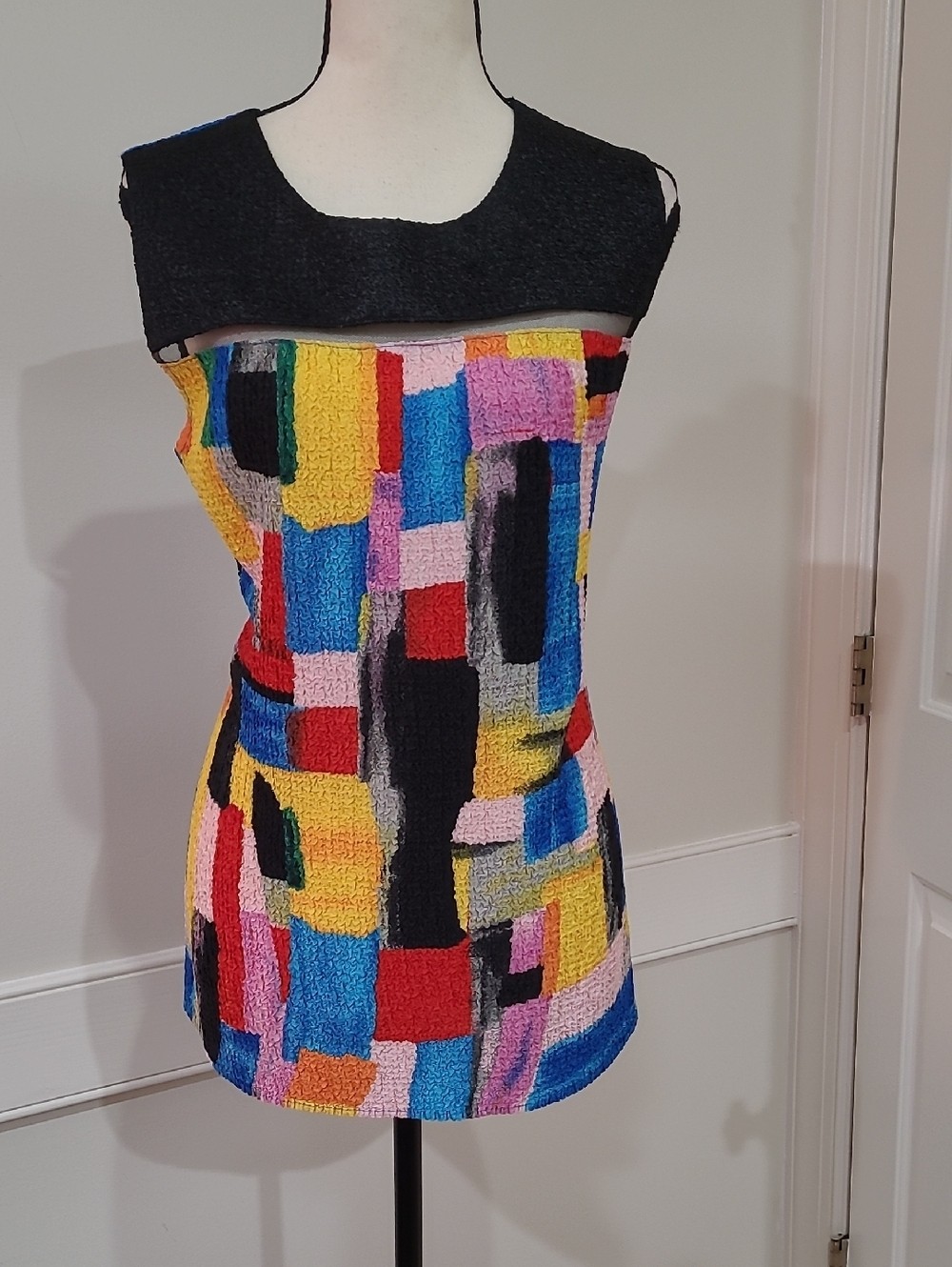 Berek Colorblock Crinkle-Textured Sleeveless Shift Top – Multicolor Size XL
