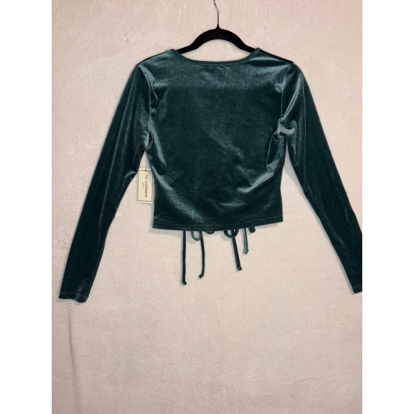 No Comment NY-LA Womens green Velvet Ruched Cinched Front Crop Top long sleeve M