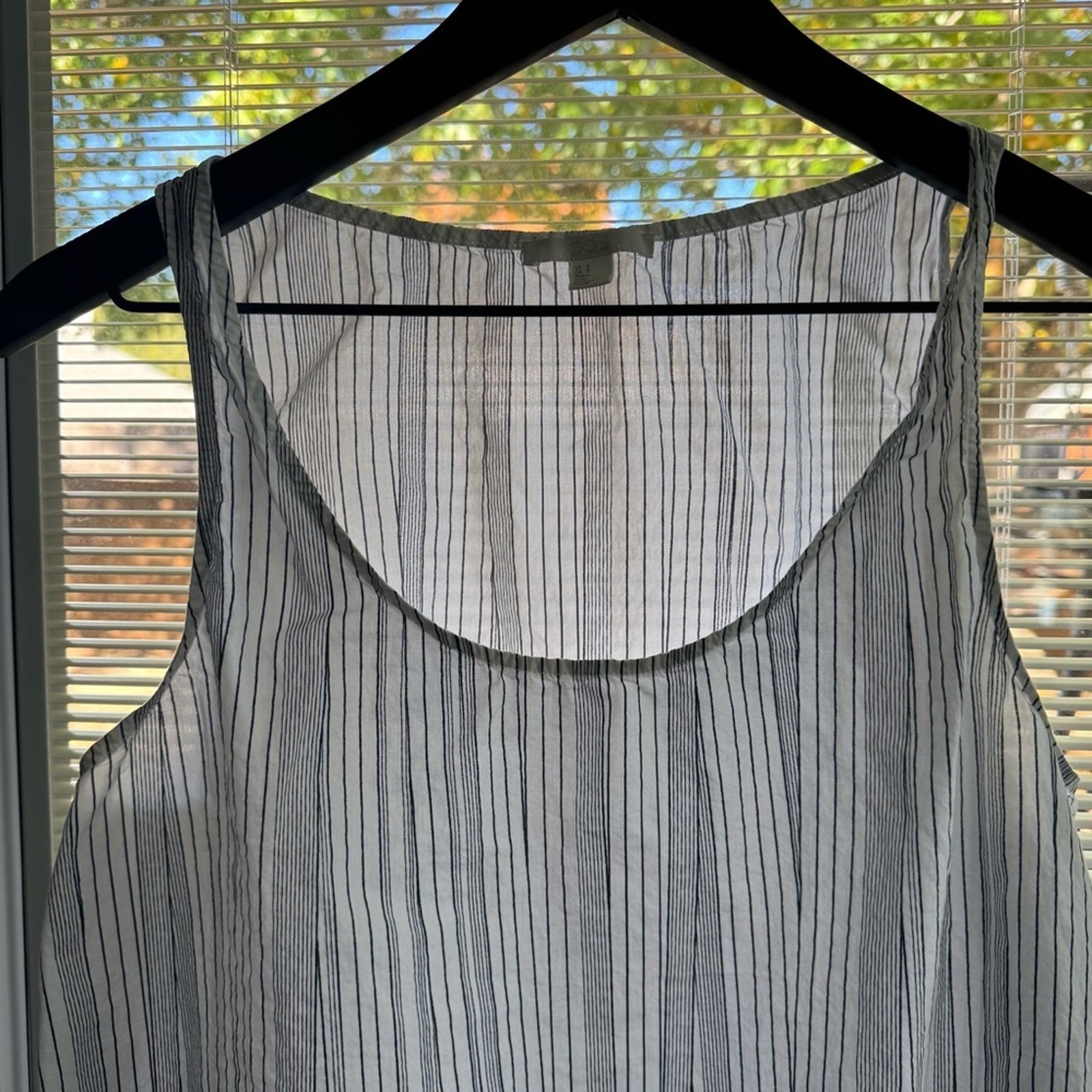 COS 100% Cotton Striped Sleeveless Tank Top White Navy Blue Rounded Hem Size S
