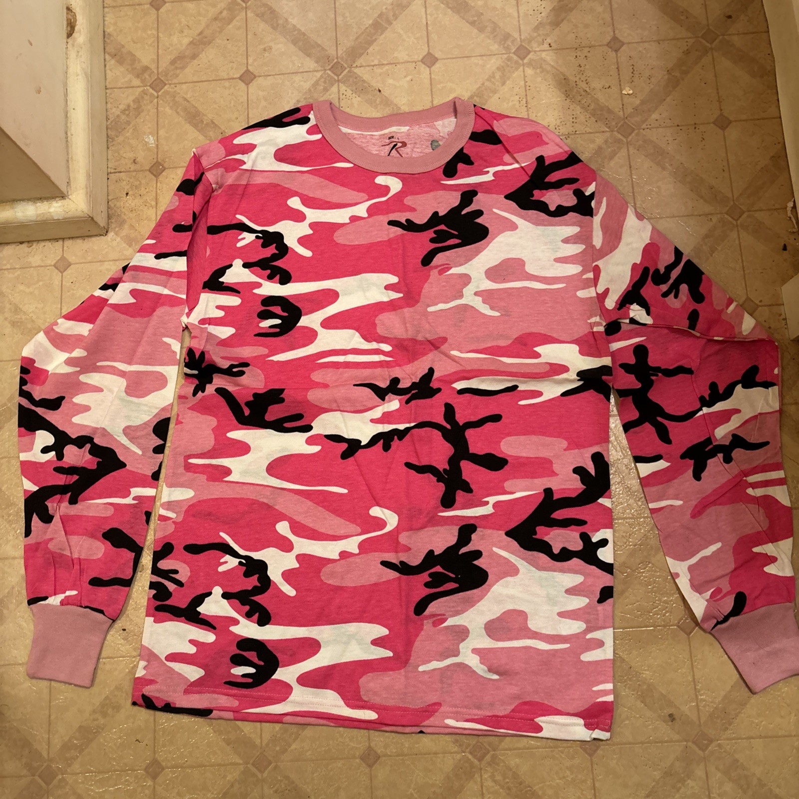 Rothco Pink Military Hunting Camouflage Long Sleeve T-Shirt Never Worn. Size L.