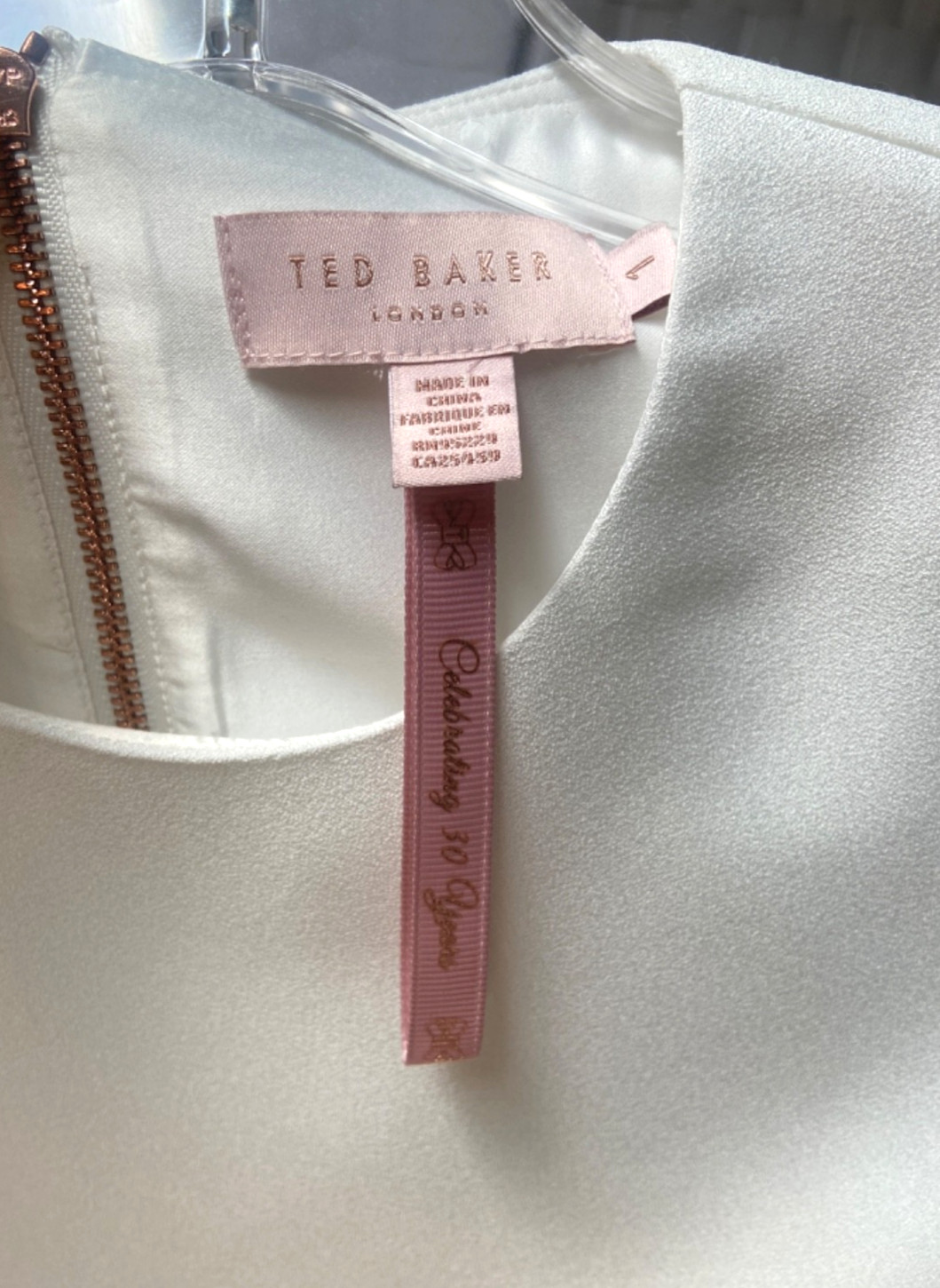 Ted Baker Off White Chevron Pleated Lace Trim Short Sleeve Top Gold Zip Size 1