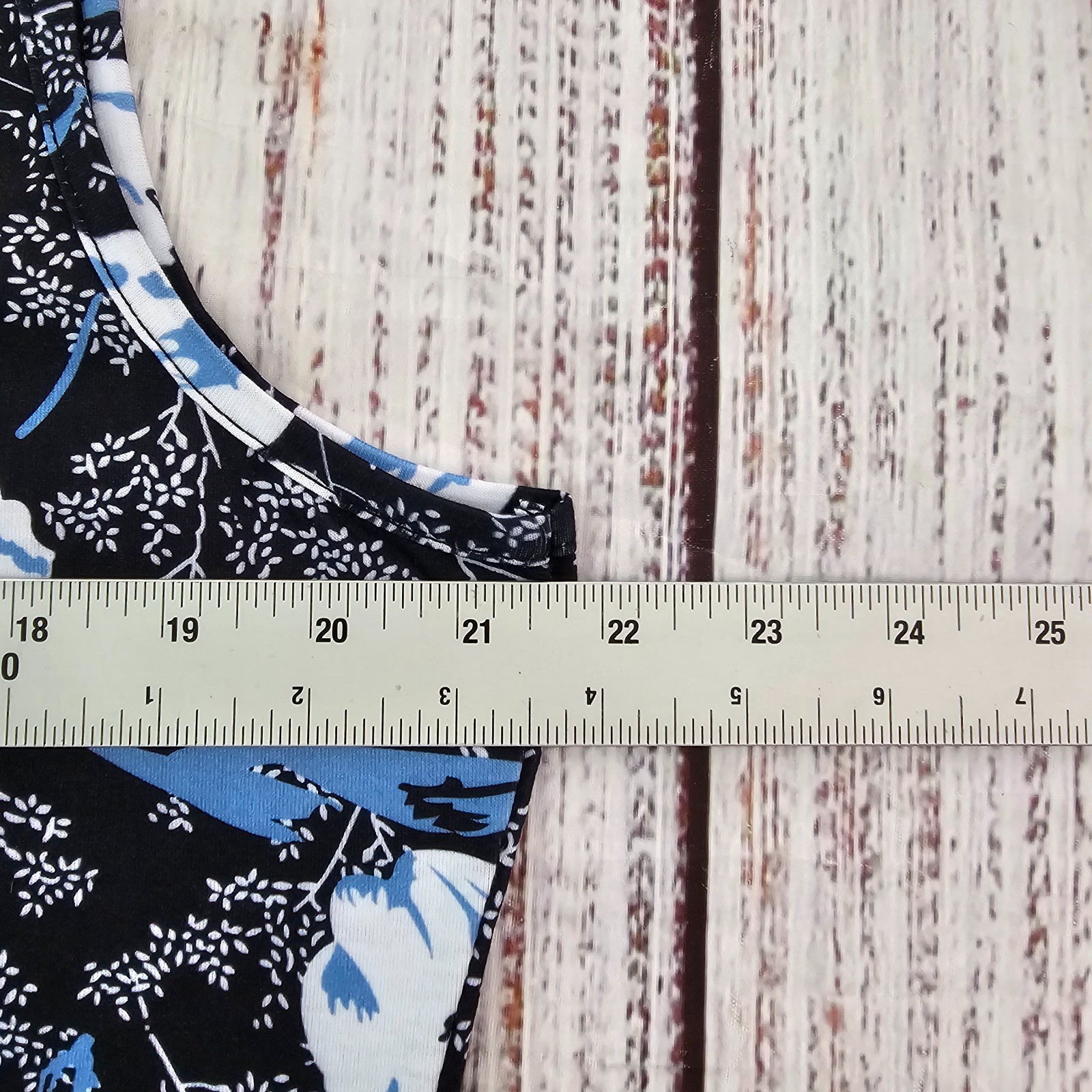NWT XiaoMaAnJi Black Blue Floral Sleeveless V Neck Dolphin Hem Tank Blouse 1X