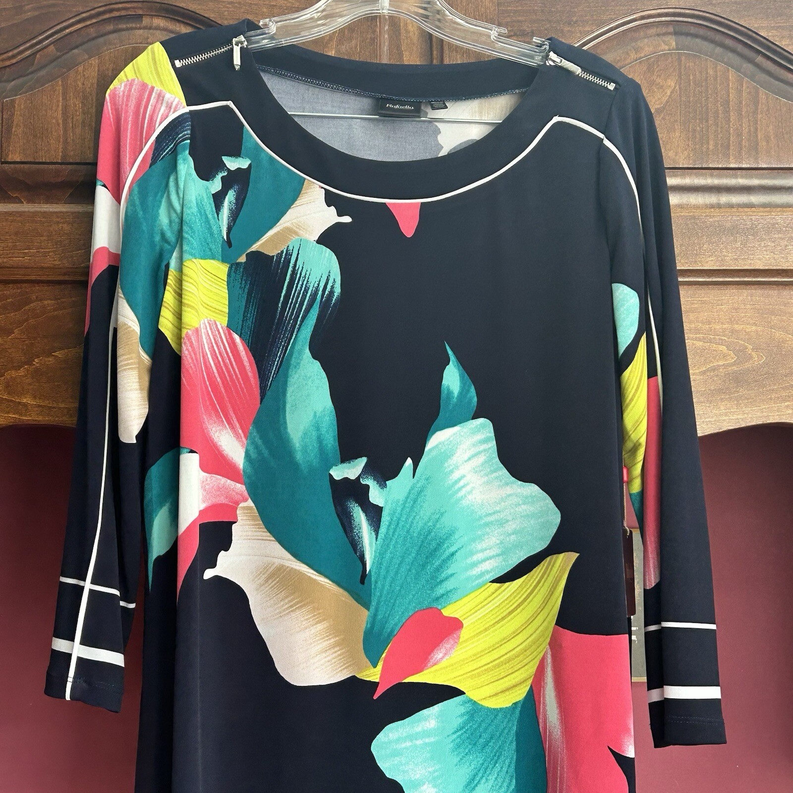 NWT Rafaella Misses Knit Top with Zipper shoulder trim Medium Petite ￼