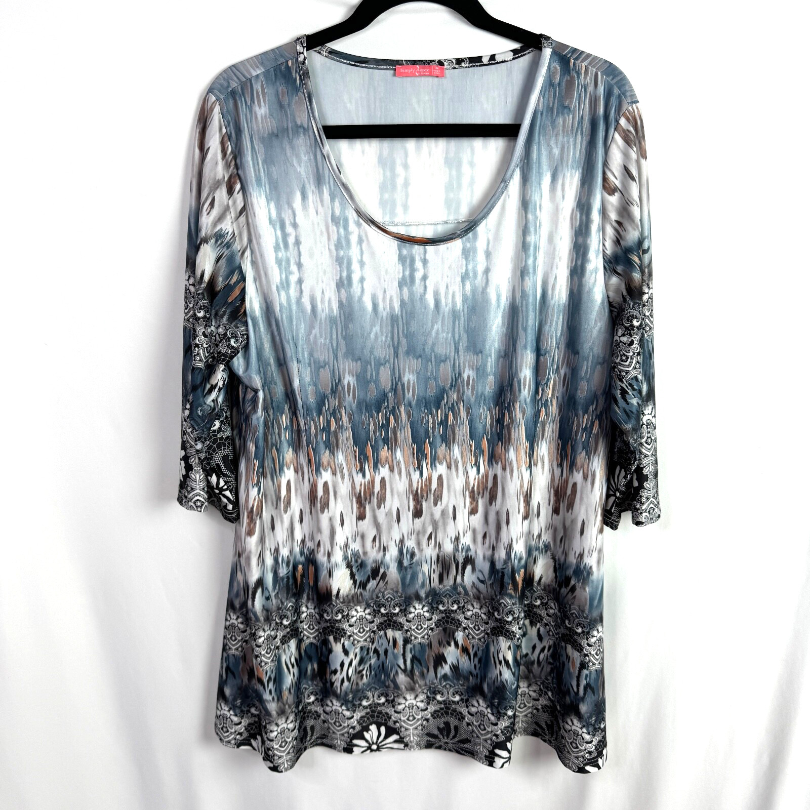 Simply Aster Women’s Tunic Top Size 2X Blue/White/Gold Print 3/4 Sleeves