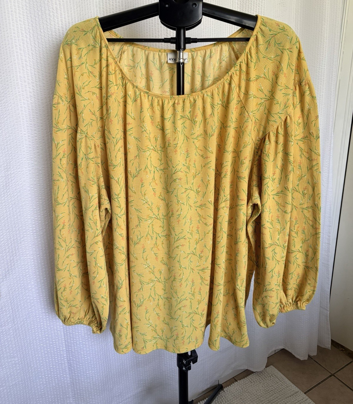 Ava & Viv Women’s Plus 4X Yellow Floral Scoop Neck long sleeve Flowy Top Blouse