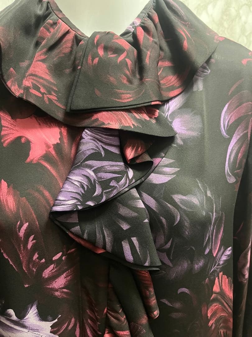 GUCCI Silk Blouse Purple Floral Print Size 40 65cm Long Sleeve