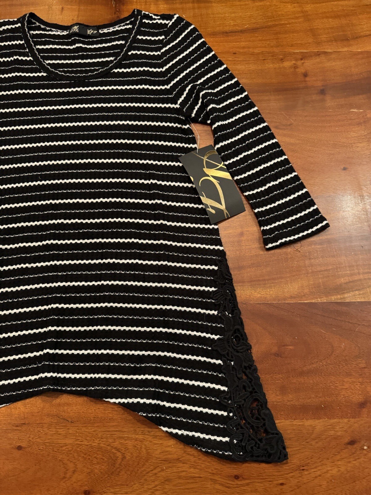 Absolutely Famous Women’s Black Striped Knit Lace Trim Tunic Shirt Sz S -NEW