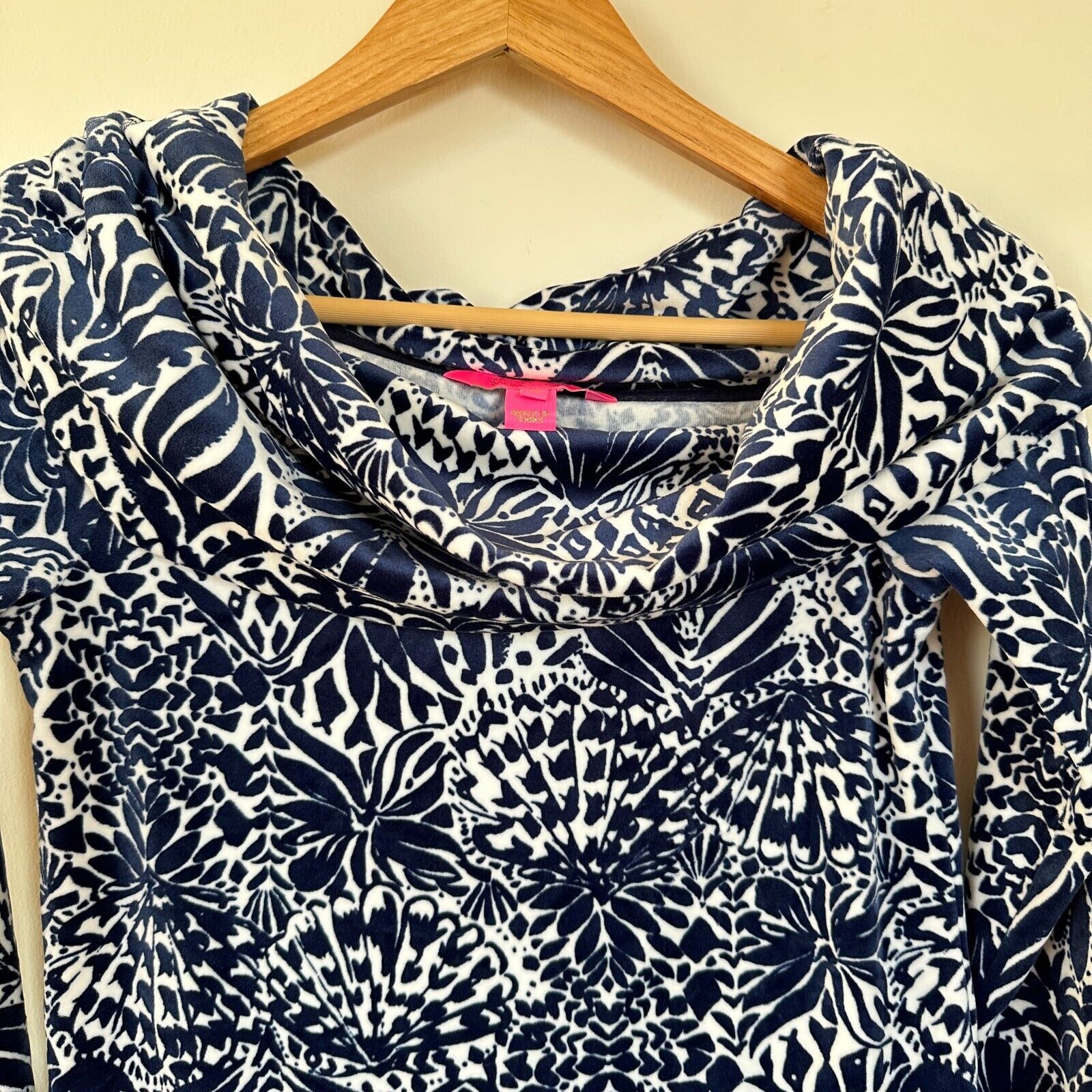 Lilly Pulitzer Belinda Velour Pullover XS Navy Cowl Neck Off Shoulder Top