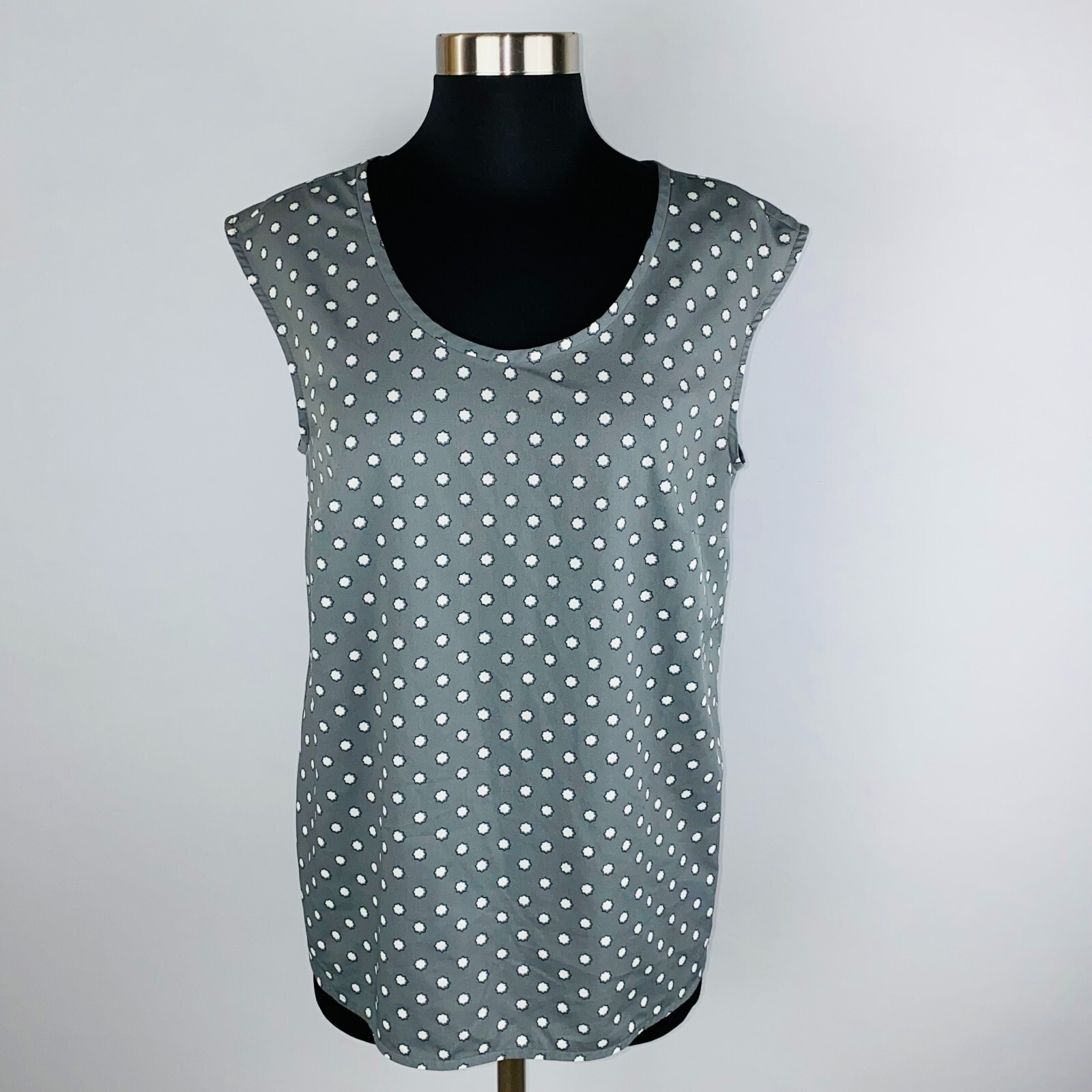 Merona Womens Top Sleeveless Work Job Geometric Print Keyhole Back M