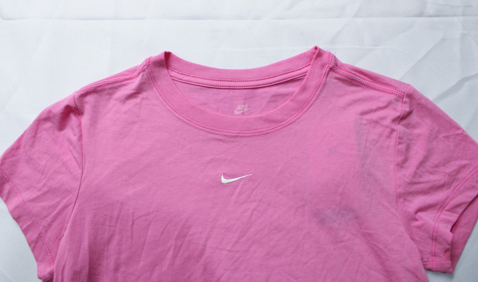 Nike Women’s Short Sleeve Sportswear Chill Knit T-Shirt EJ3 Peony Medium