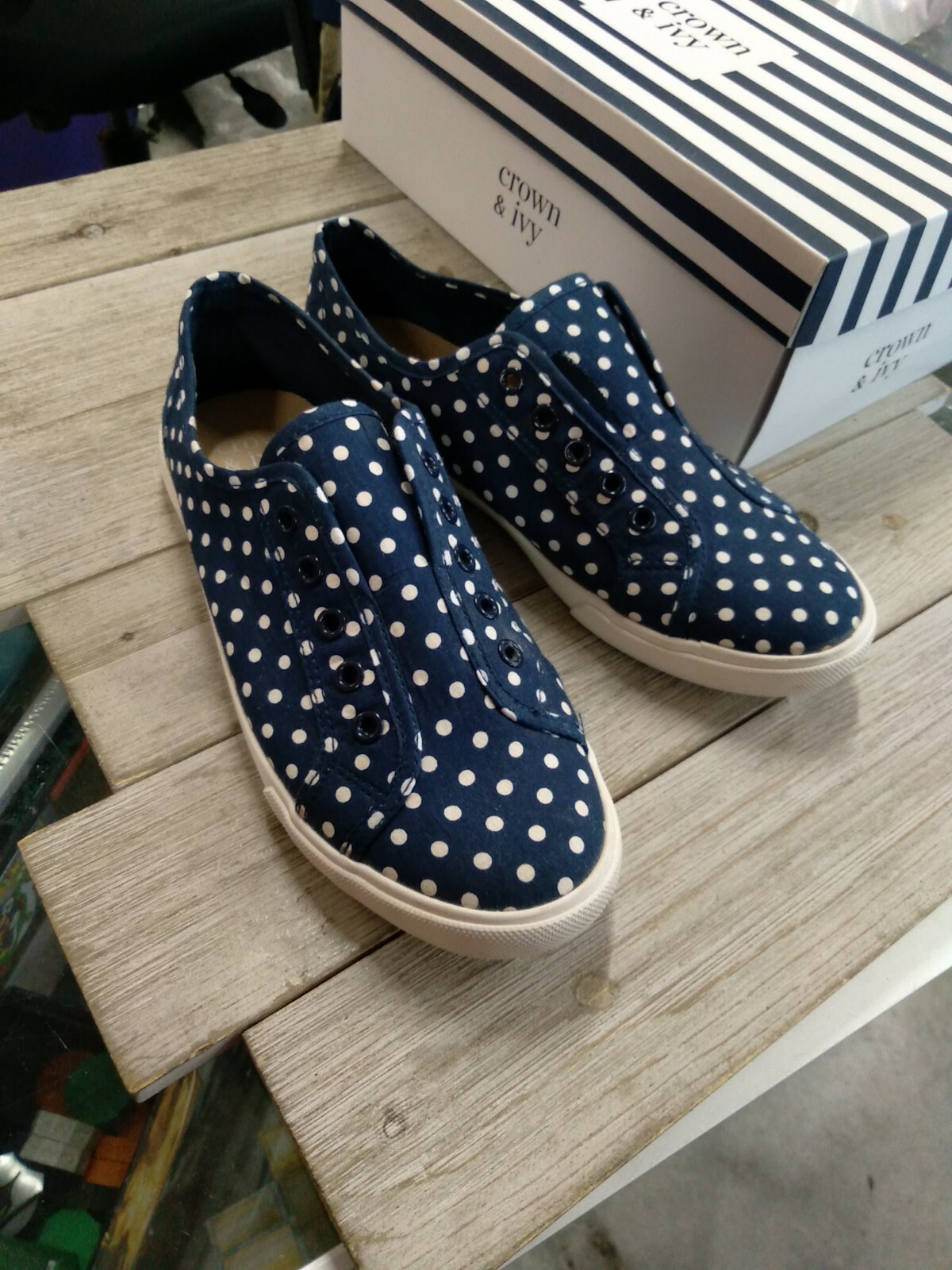 Crown and Ivy M065 Navy/White Dot Ciera Shoes Sz 6.5
