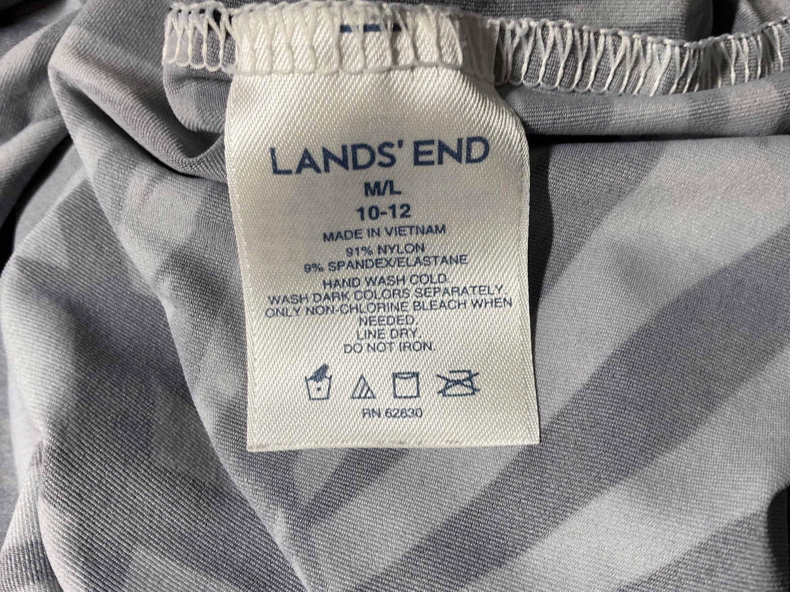 LANDS’ END Black & Gray Palm Print Long Sleeve Top Size M/L -J40