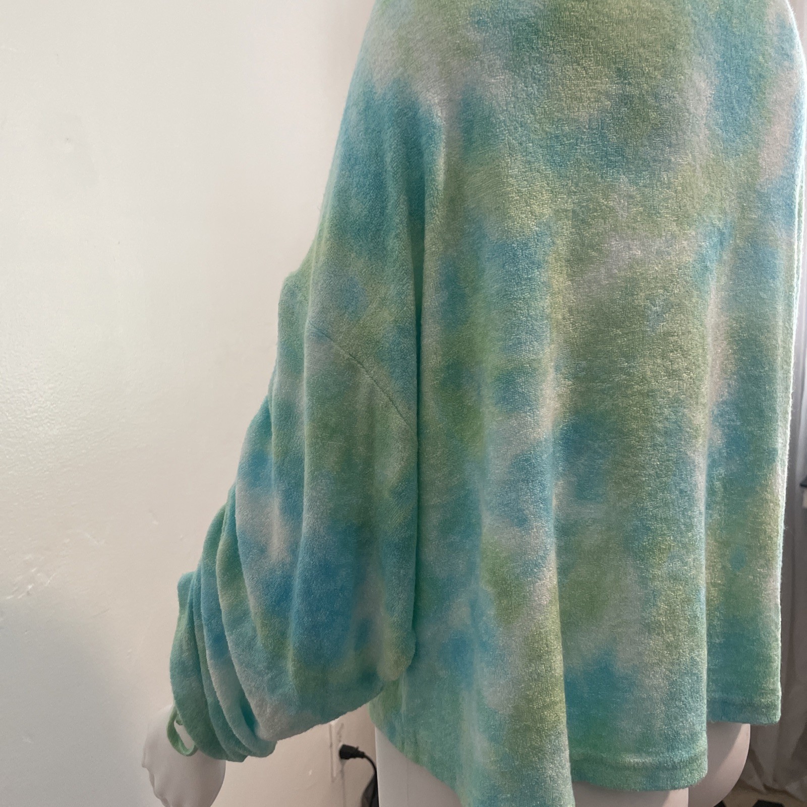 VENUS Cozy Terry Top – Tidal Wave Tie Dye size small