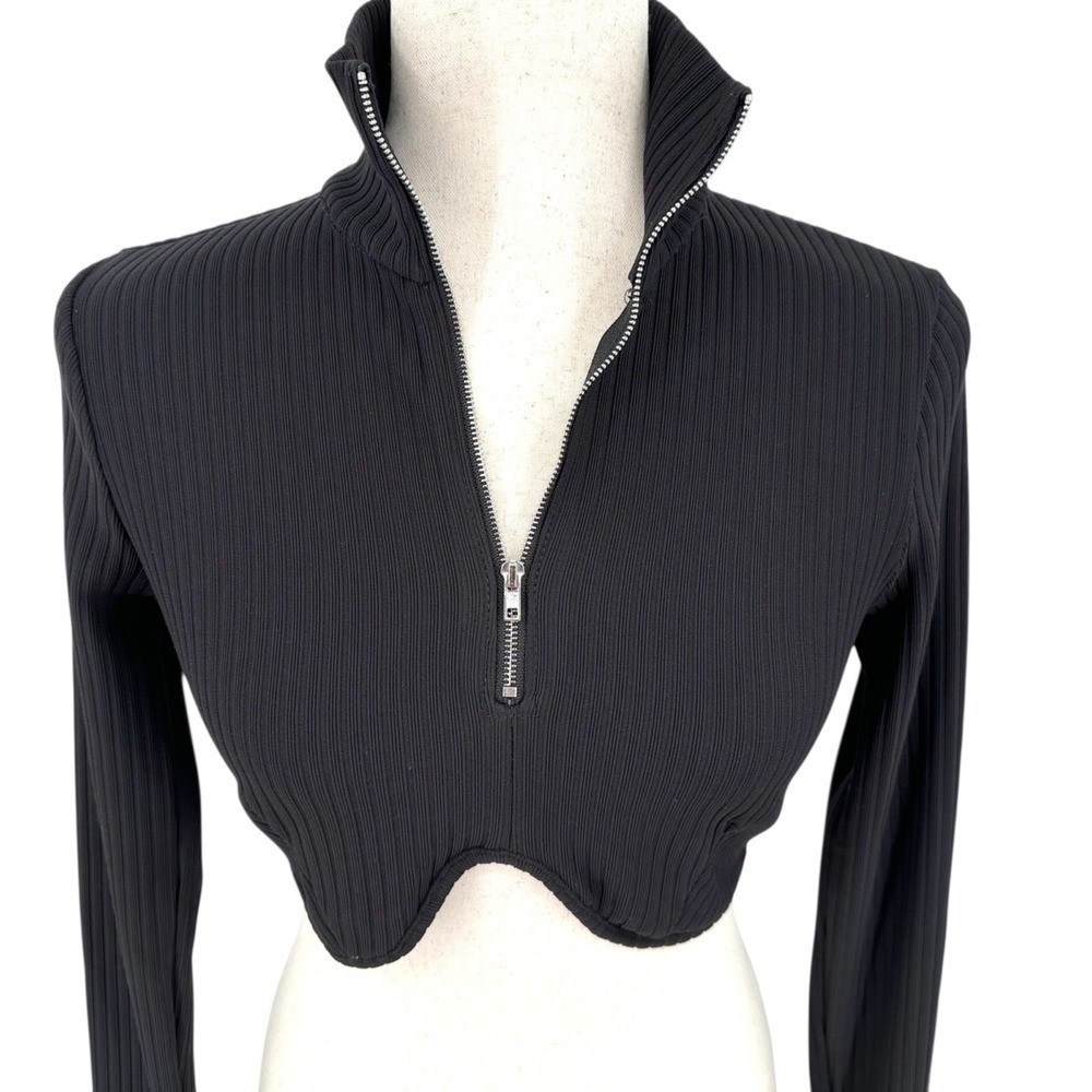 FOREVER 21 Cropped Top Black Ribbed Stretch Long Sleeve 1/4 Zip Mock Neck Medium