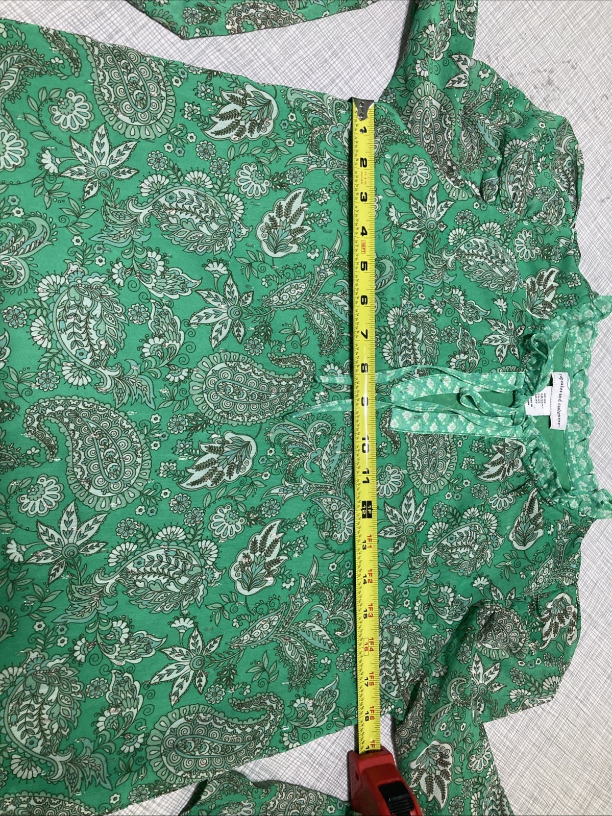 Cupcakes & Cashmere Green Paisley Ruffle Blouse Top XS EUC Puff Sleeve Tie Neck