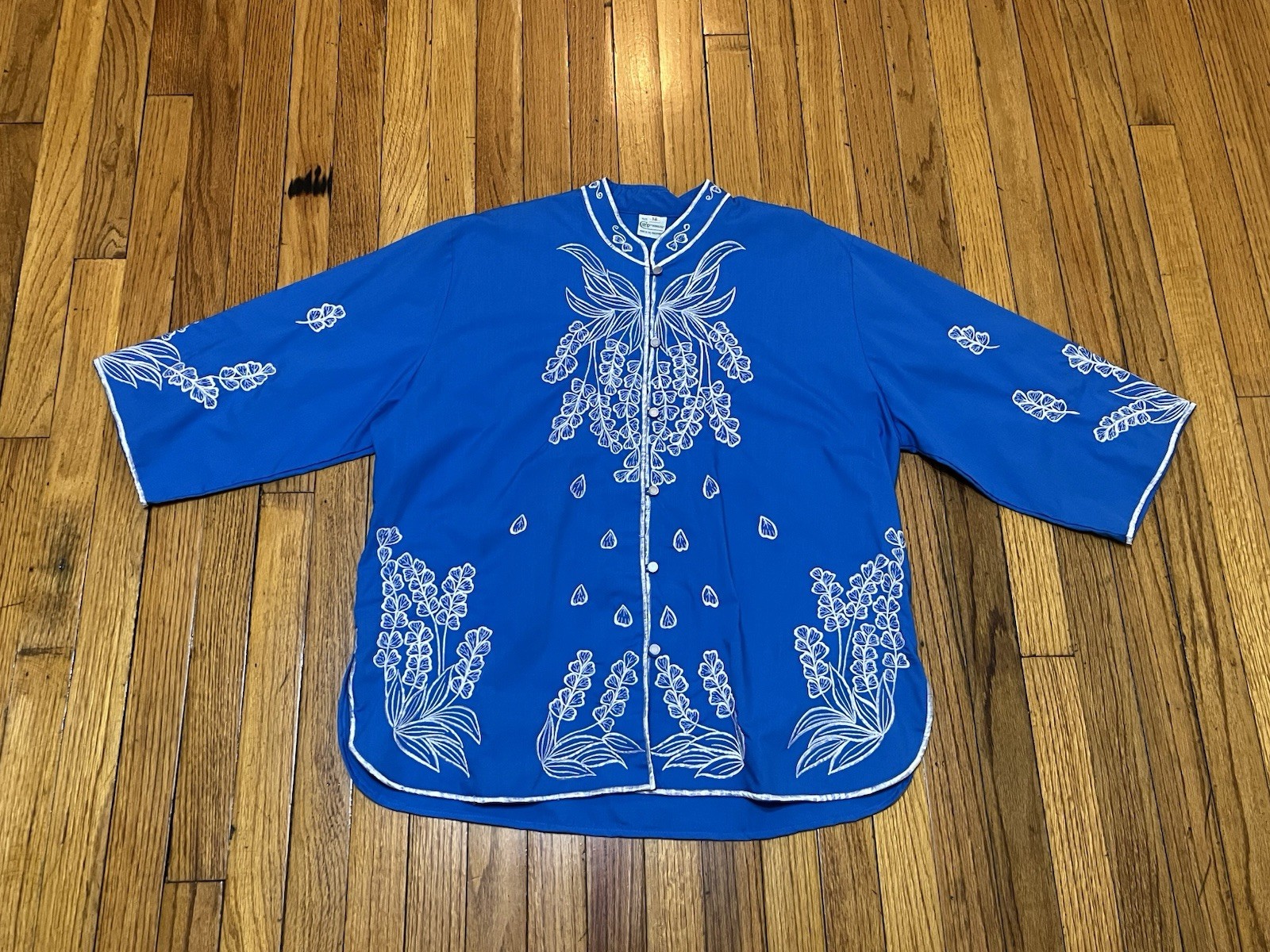 Caro of Honolulu Top Button Up Floral Embroidered Women’s 18 Blue and White