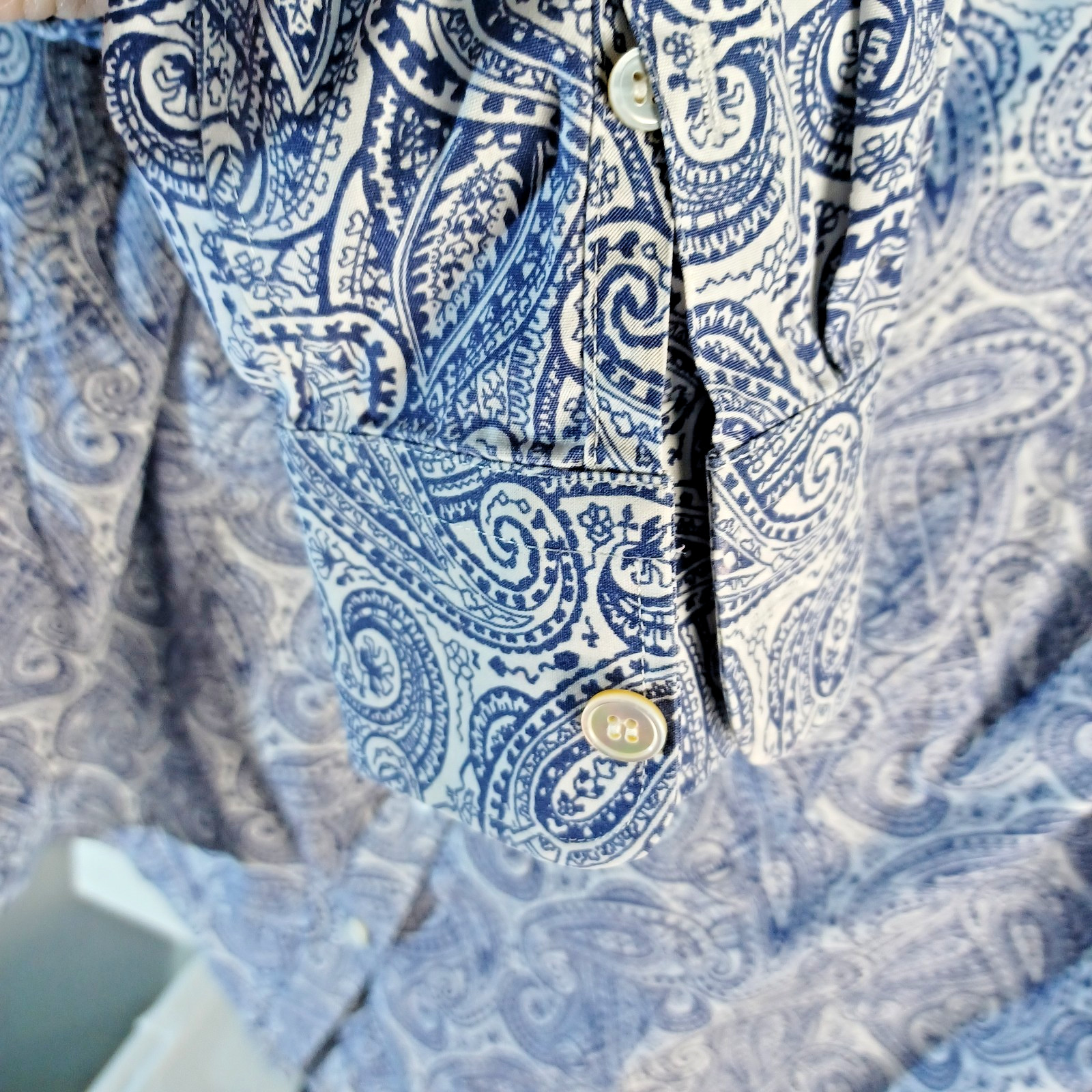 Talbots Woman Petites Size 14WP Blue & White Paisley Button Up Shirt Wrinkle Res