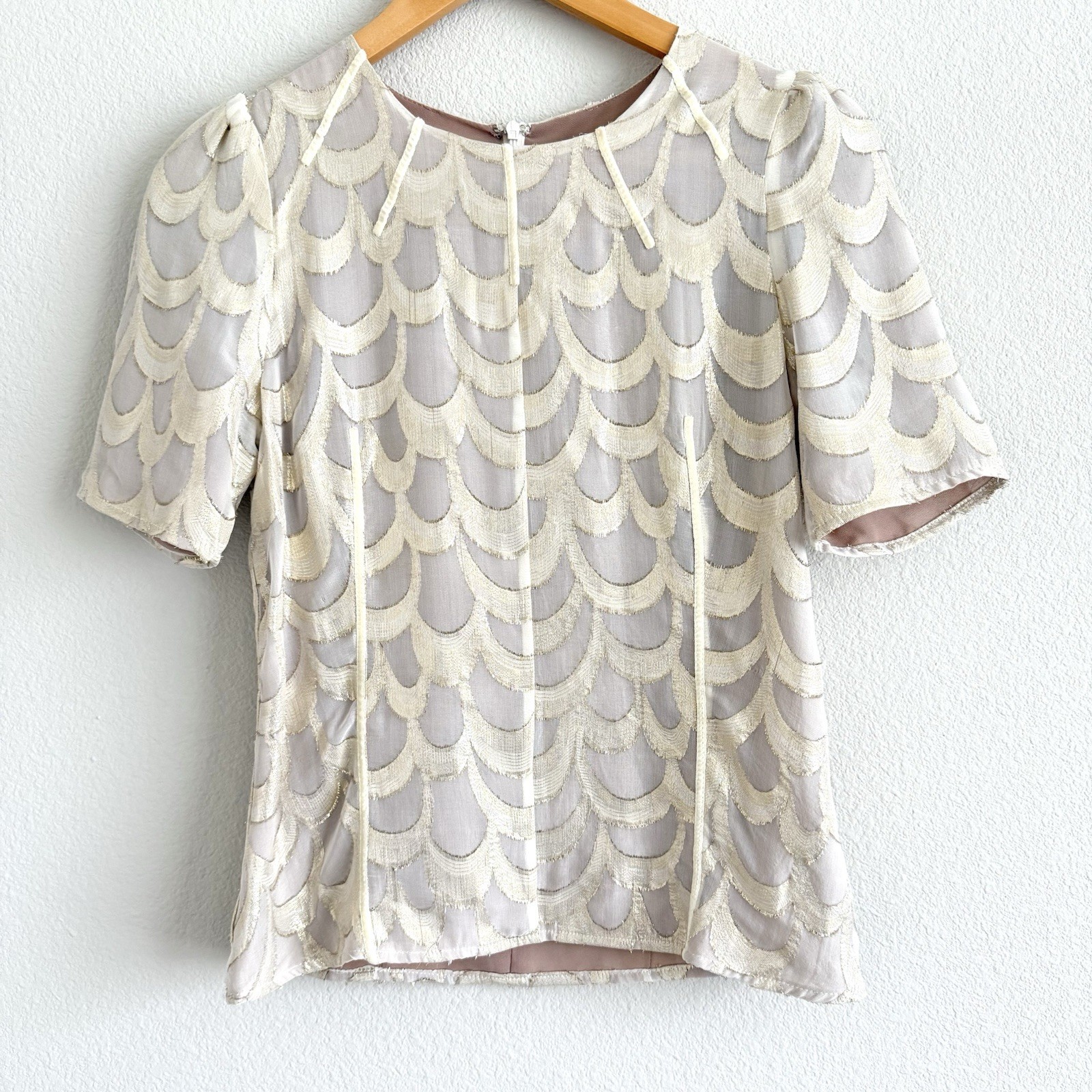 Line And Dot Gold Shimmer Blouse Womens XS Elegant Formal Party Silk Neutral