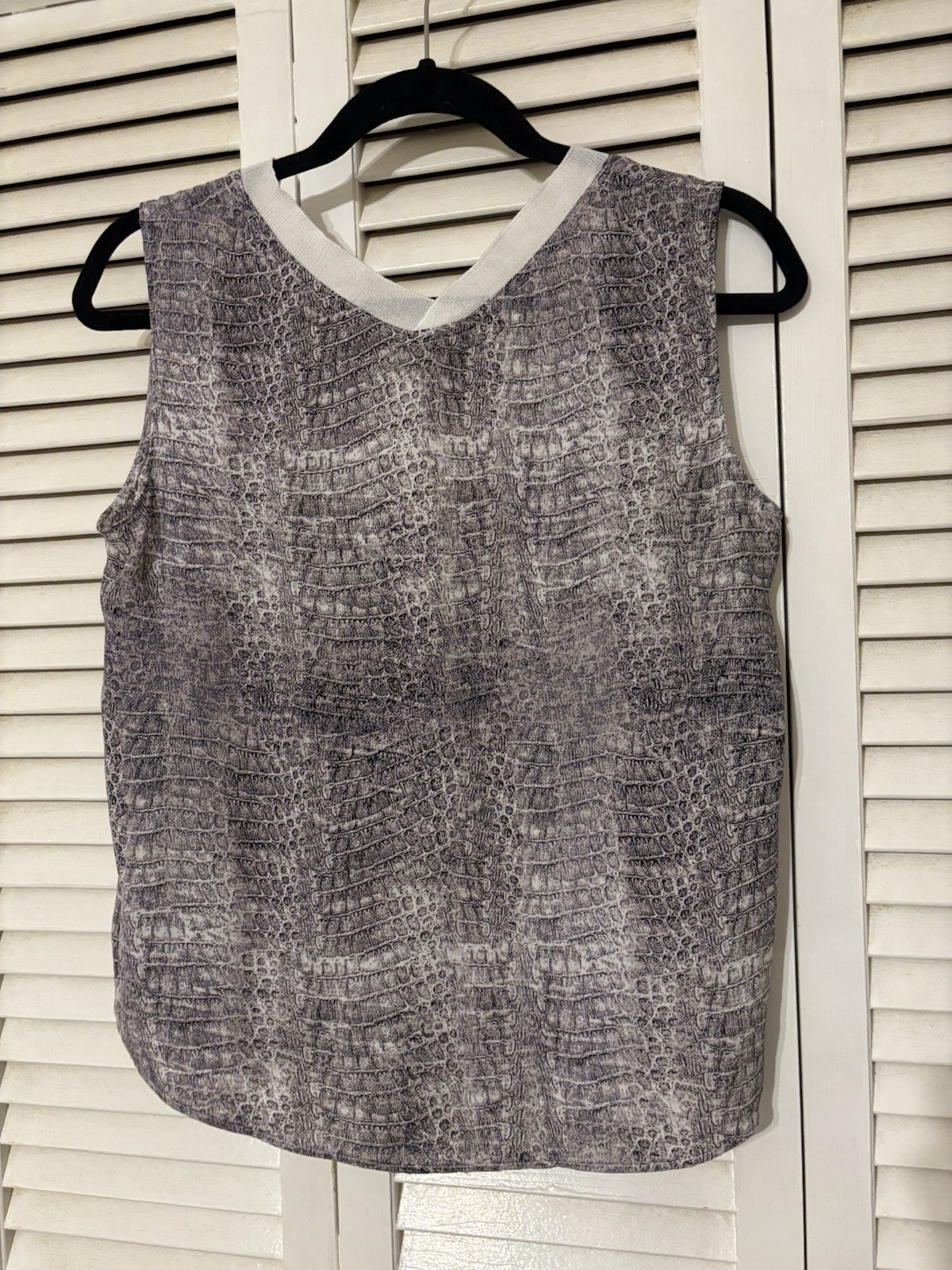 Worthington Women’s Gray White Animal Print V-Neck Sleeveless Tank Top S