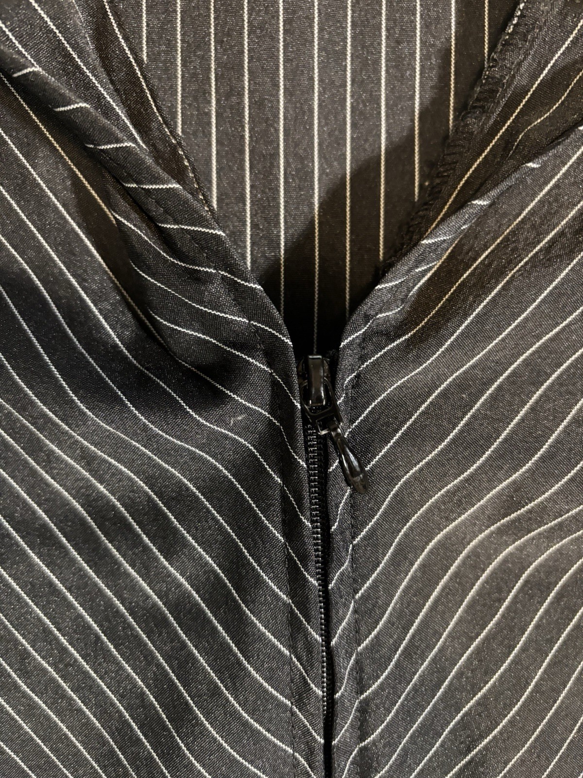 DCC Women’s Black White Pinstripe Collared Zip Long Sleeve Blouse Size M