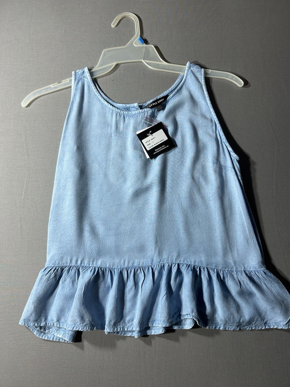 Style Envy Women’s L Light Blue Sleeveless Relaxed Chambray Top Ruffle Hem