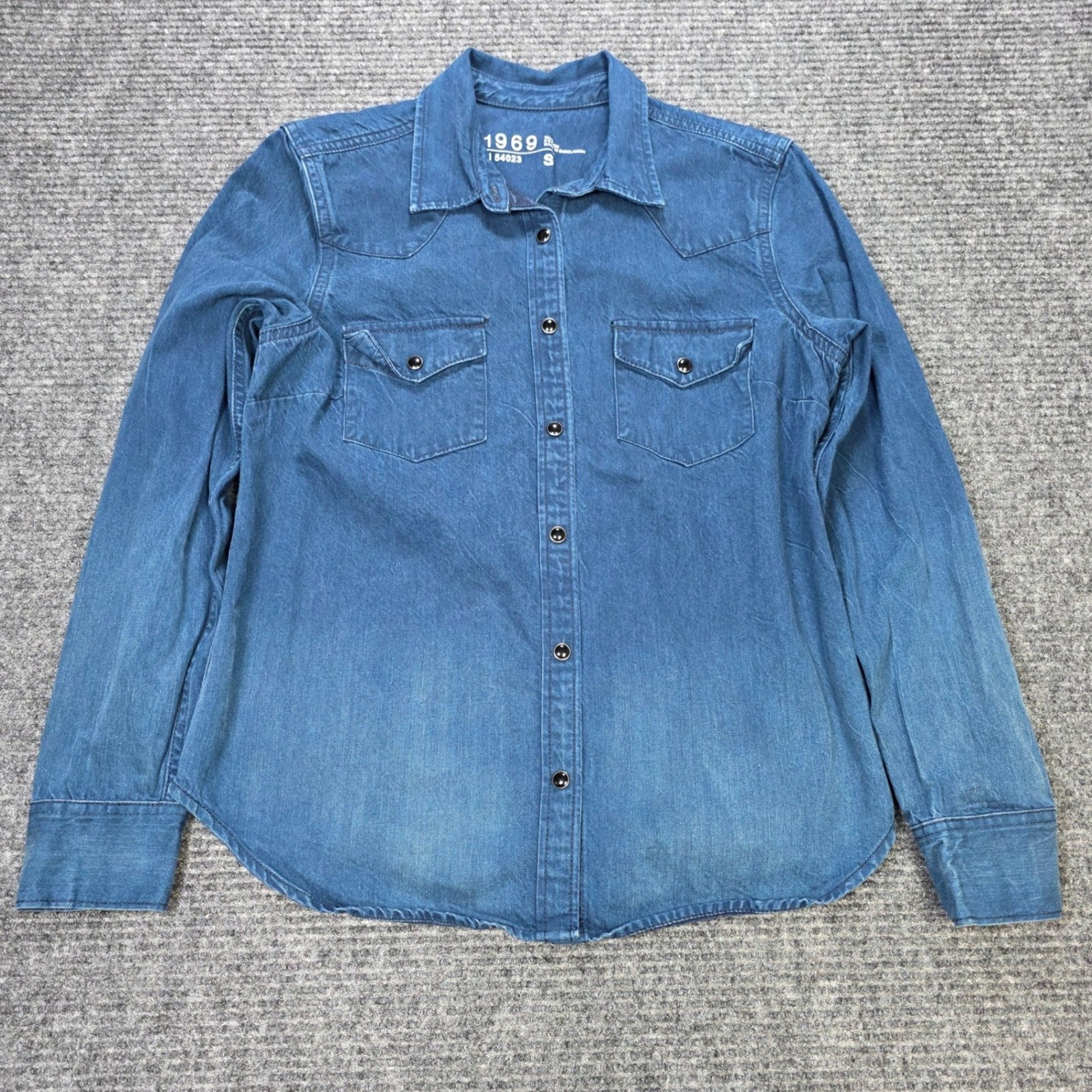 Gap 1969 Denim Western Shirt Women’s Size S Blue Medium Wash Snap Front Cotton