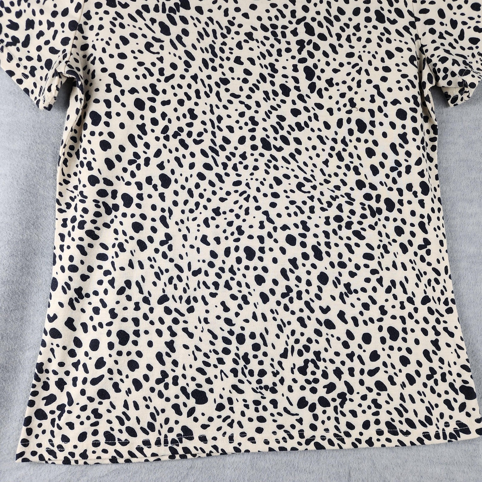 Blooming Jelly Shirt Womens S Cream Animal Print Crew Neck Short Sleeve Top
