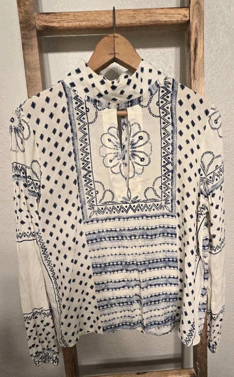 ​Rip Curl Women’s M Blue White Print High Neck Long Sleeve Blouse Keyhole