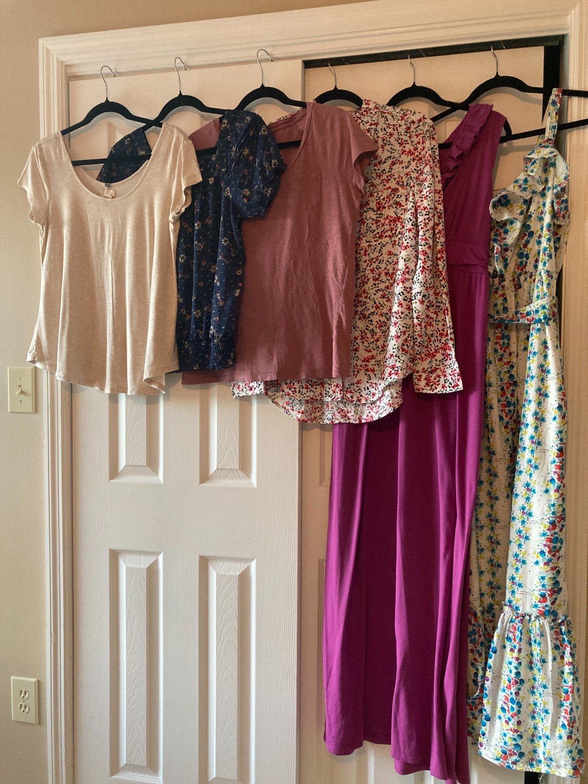 Lot of women’s medium tops and dresses 5pc +1 bonus