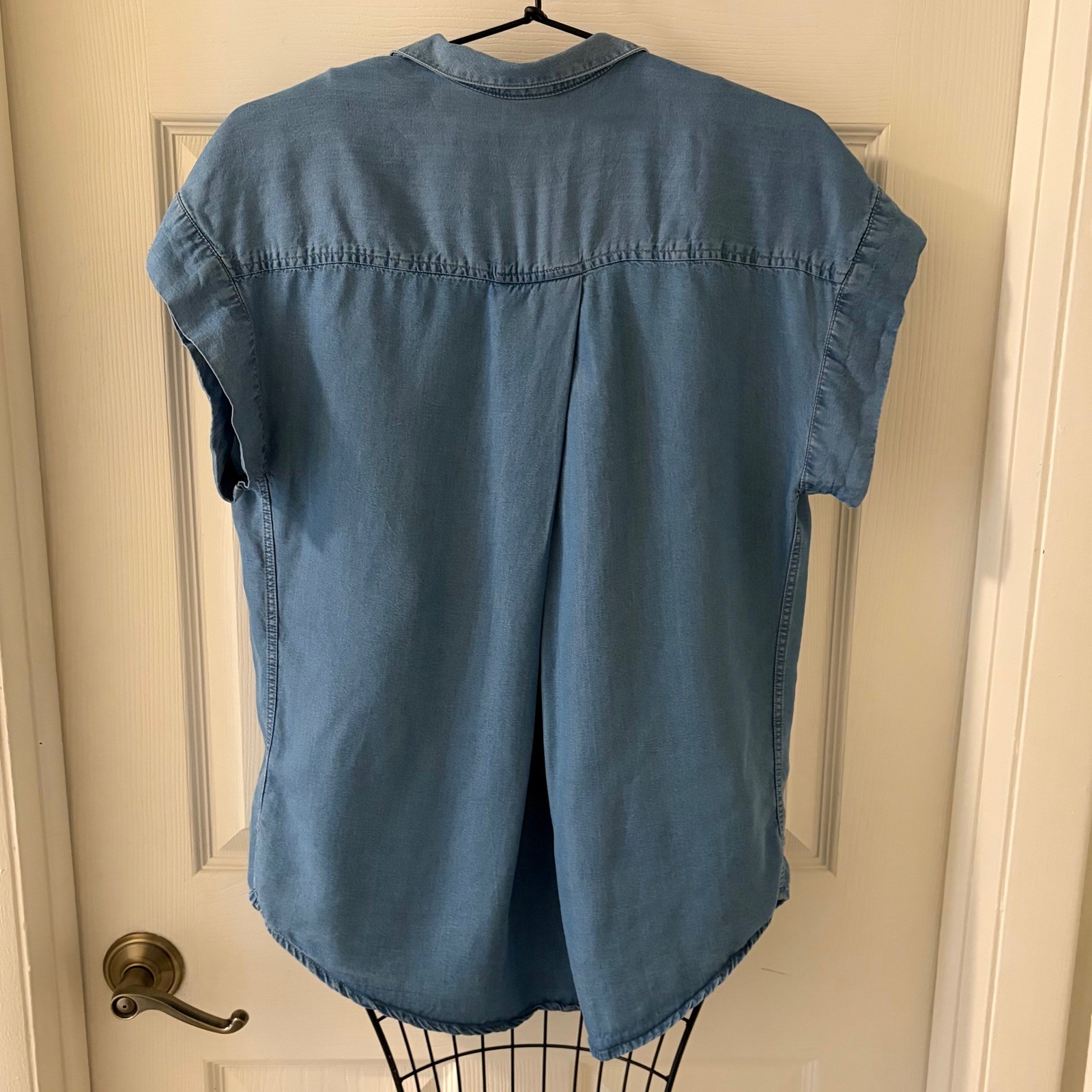 JACHS NY Girlfriend 100% Tencel Lyocell Blue Chambray Button Front Blouse Sz L