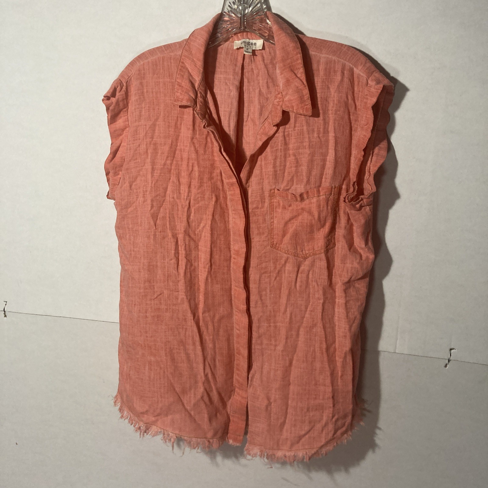 UMGEE pink chambray spread collar sleeveless fringe hem button front top M