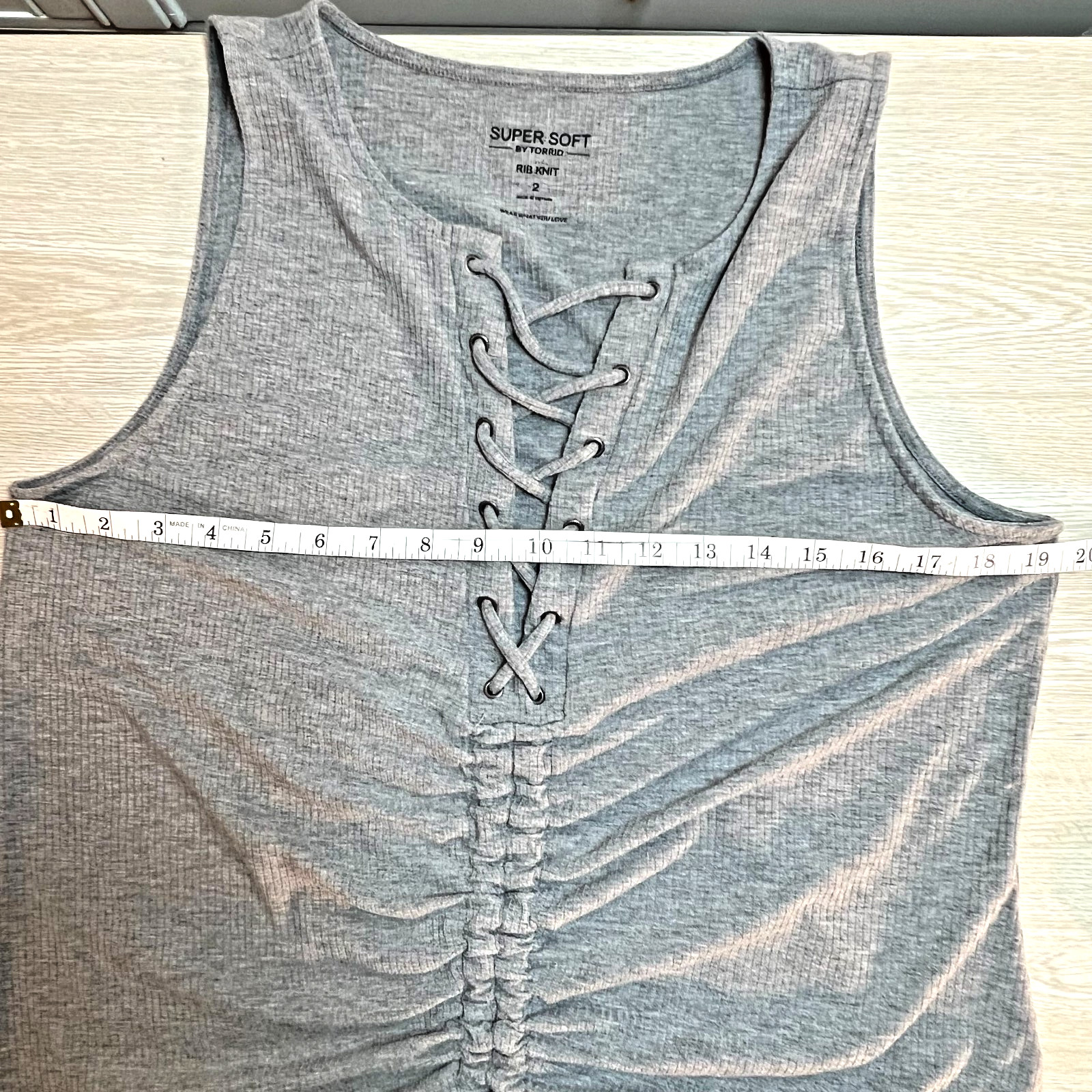 Torrid Tank Top Blouse Womens 2X (2) Gray Ribbed Lace Front Ruched Gathered Hem