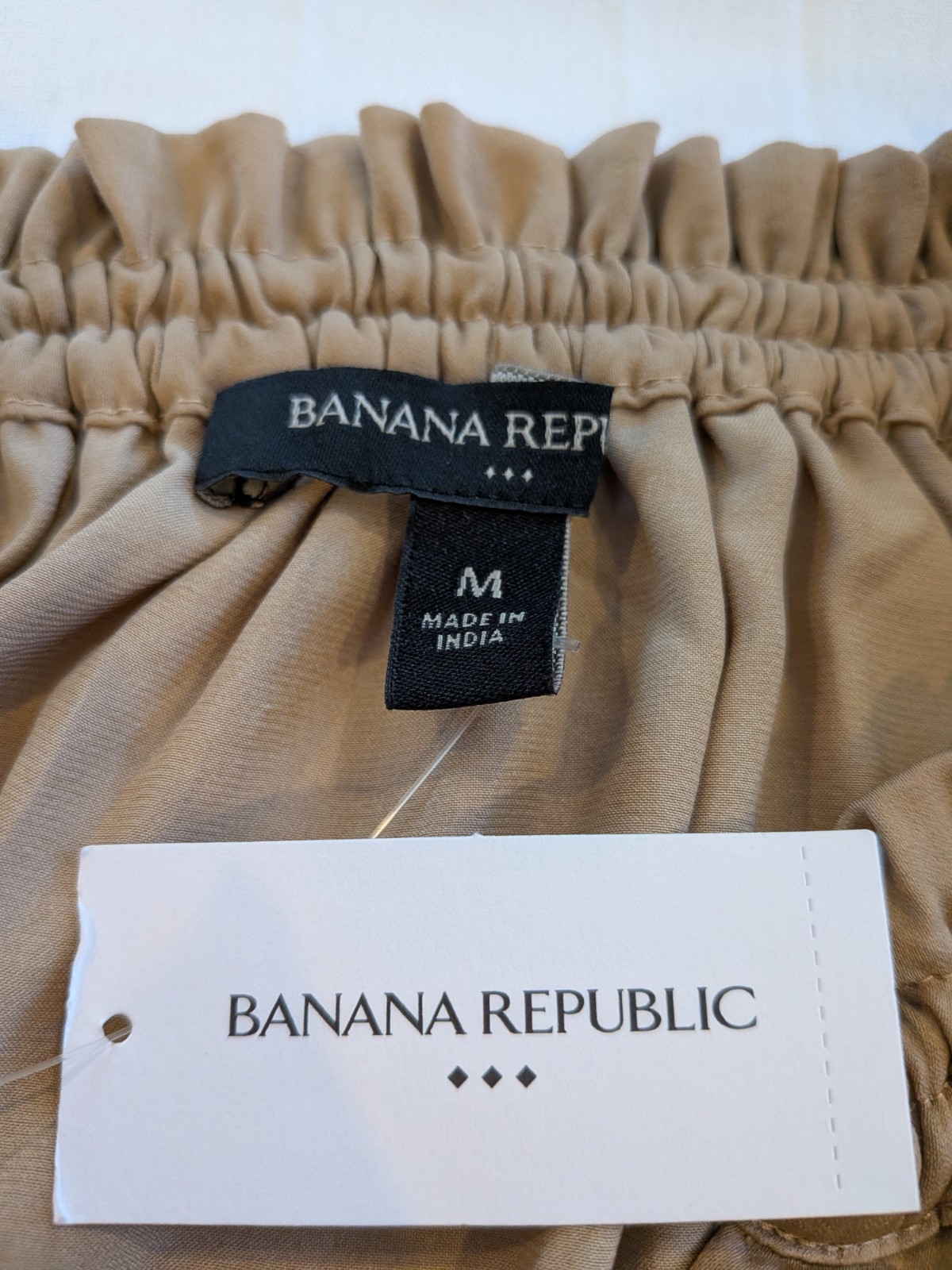 Banana Republic Beige L/S Blouse With Wide Sleeves And Ruffled Cuffs NWT