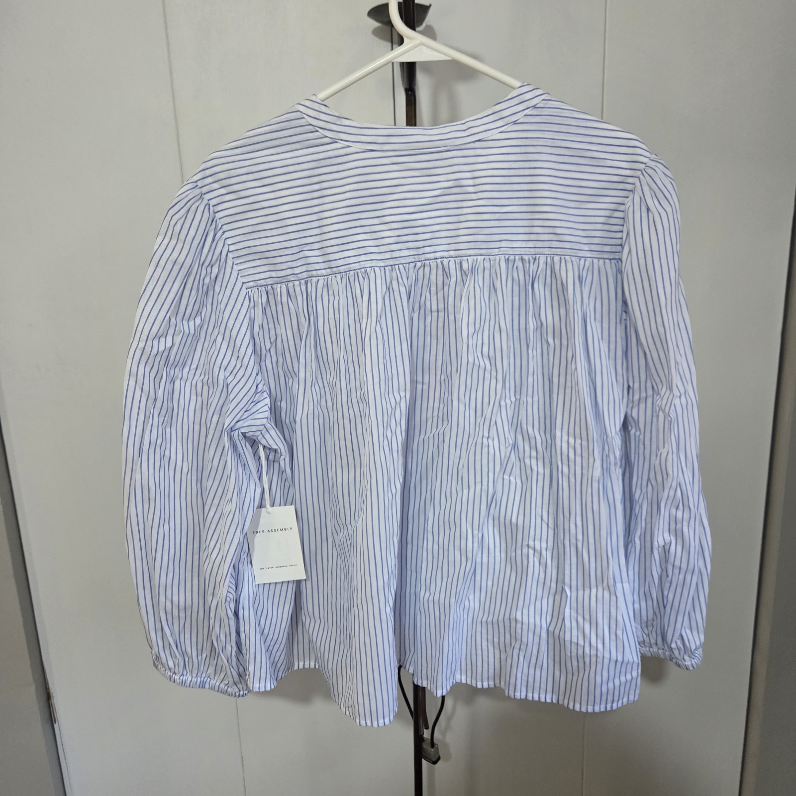 Free Assembly White/Blue Striped Cotton Woven Button-Down Blouse Women’s XL