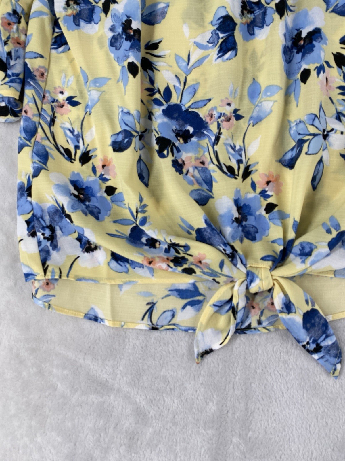 AB Studio Top Women’s Smell Yelklow Tie Front Floral Scoop Neck Casual NEW
